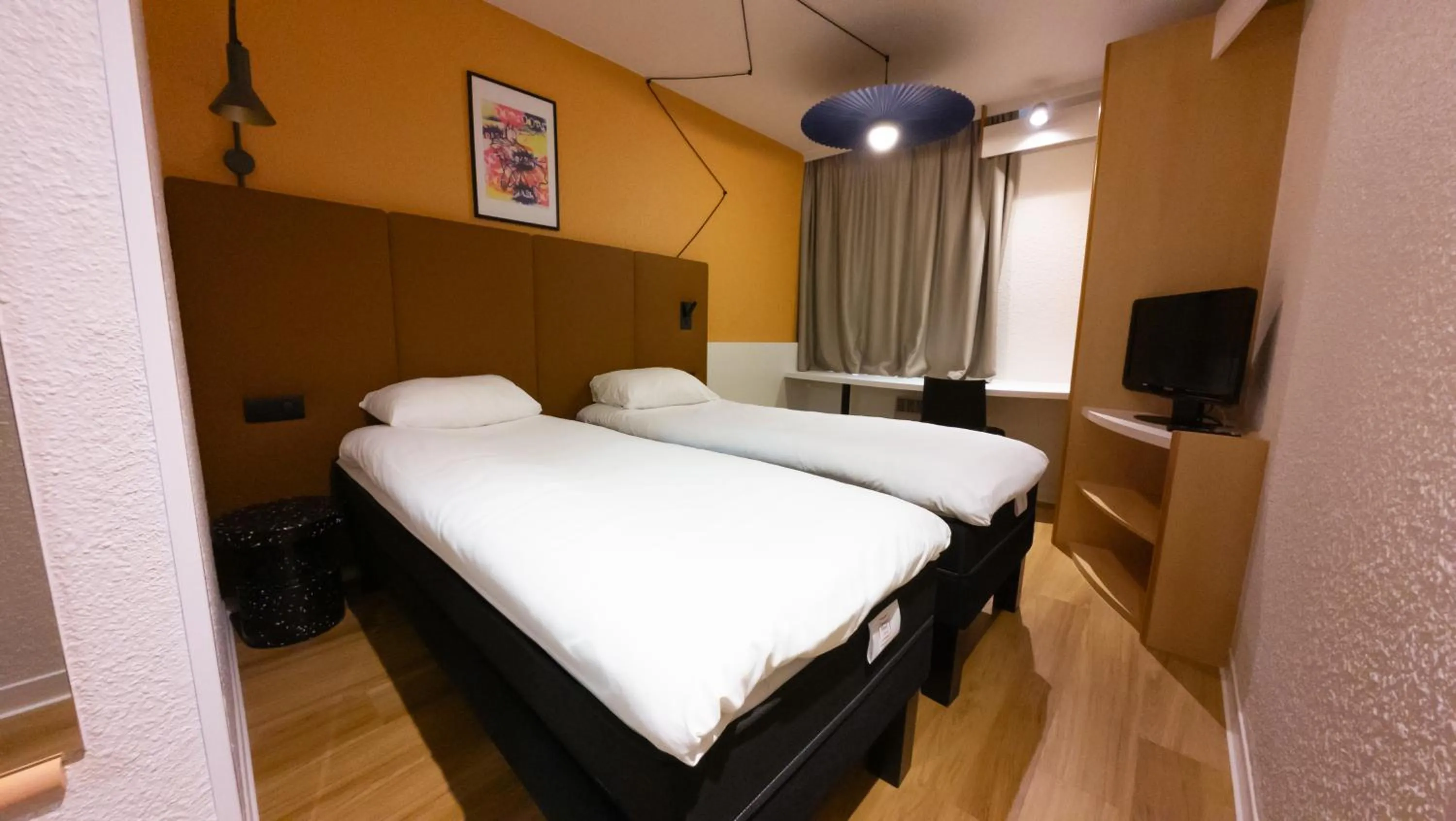 Bed in ibis Lyon Est Bron