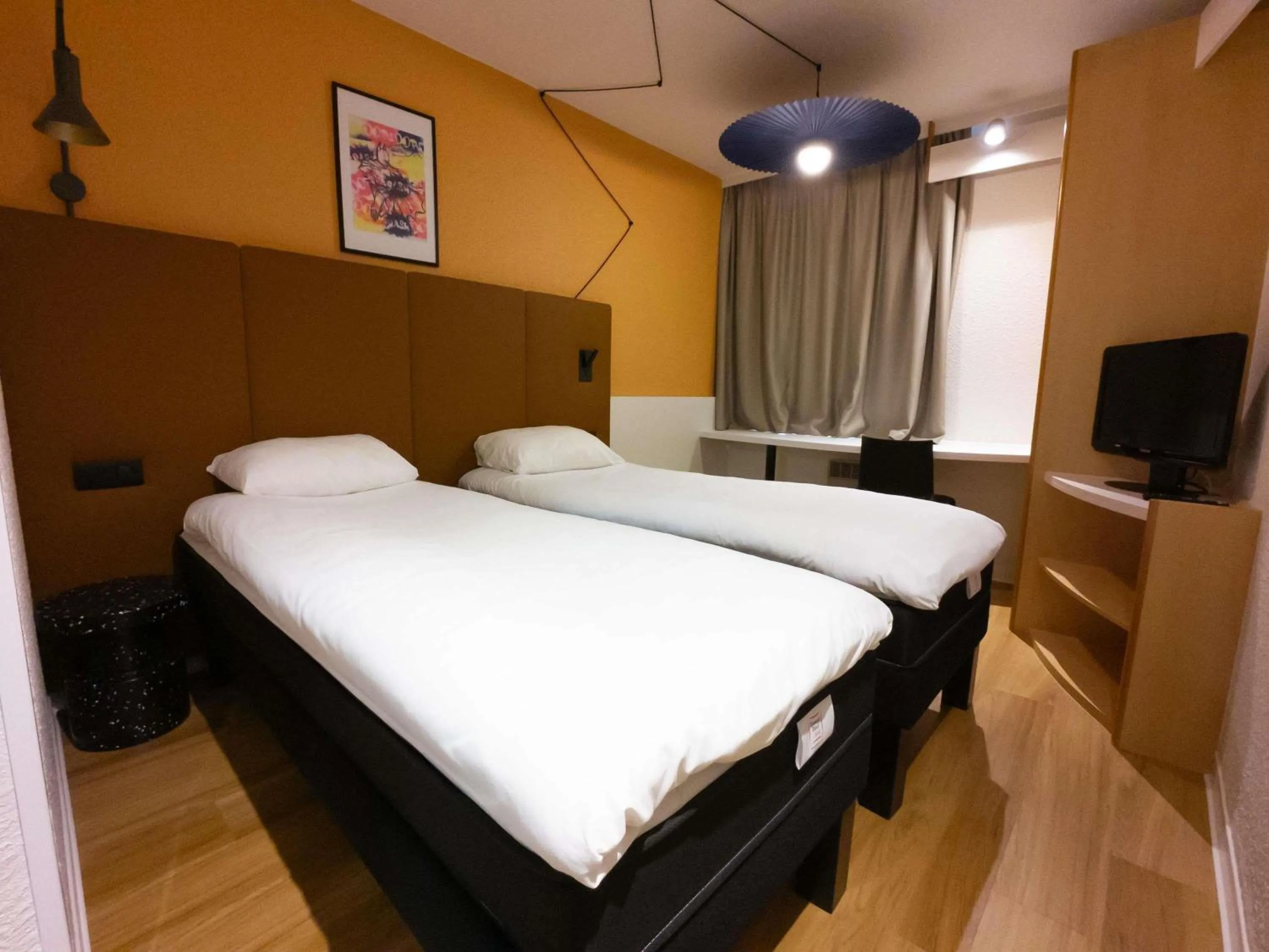 Bedroom, Bed in ibis Lyon Est Bron