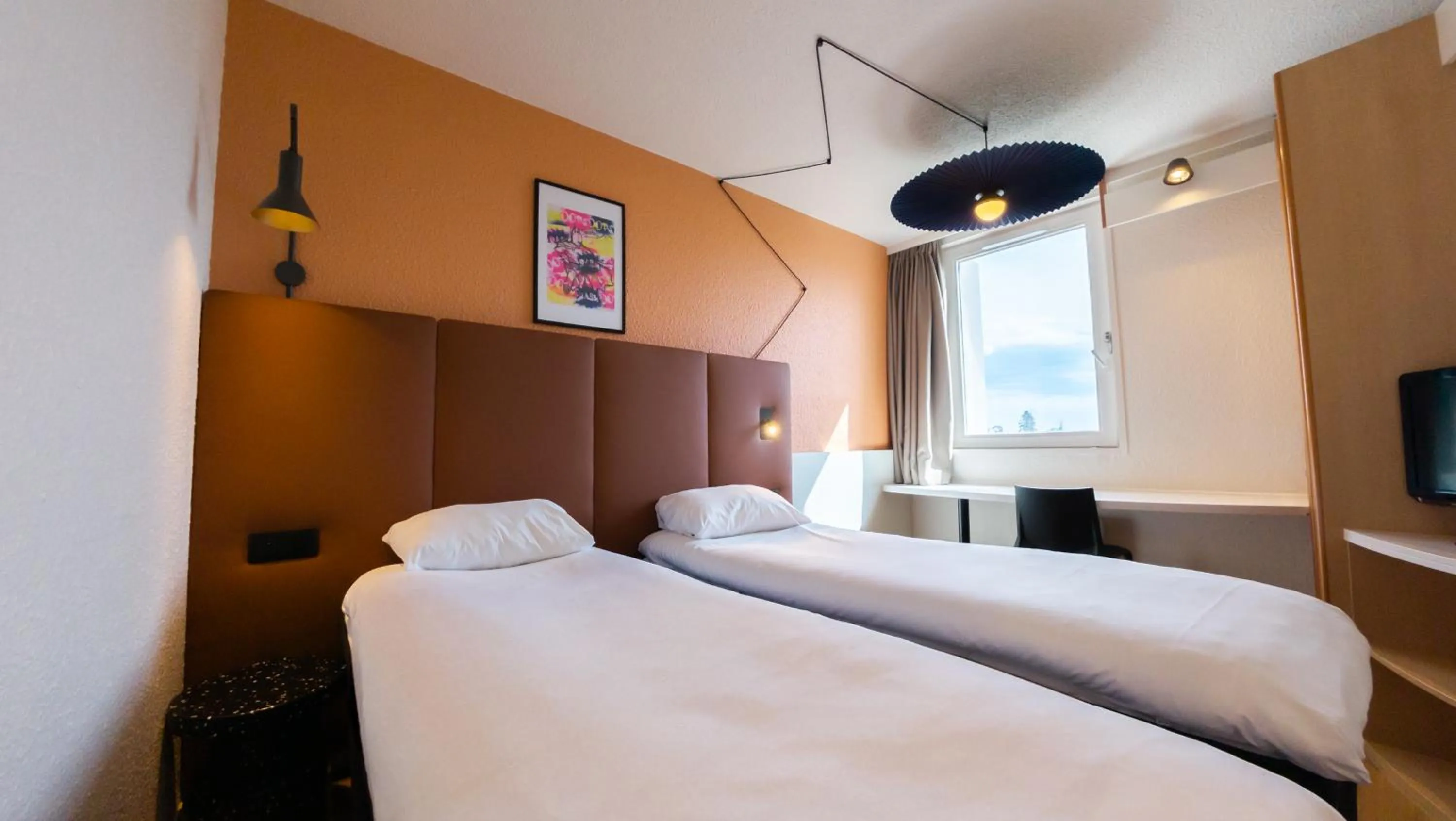 Bedroom, Bed in ibis Lyon Est Bron