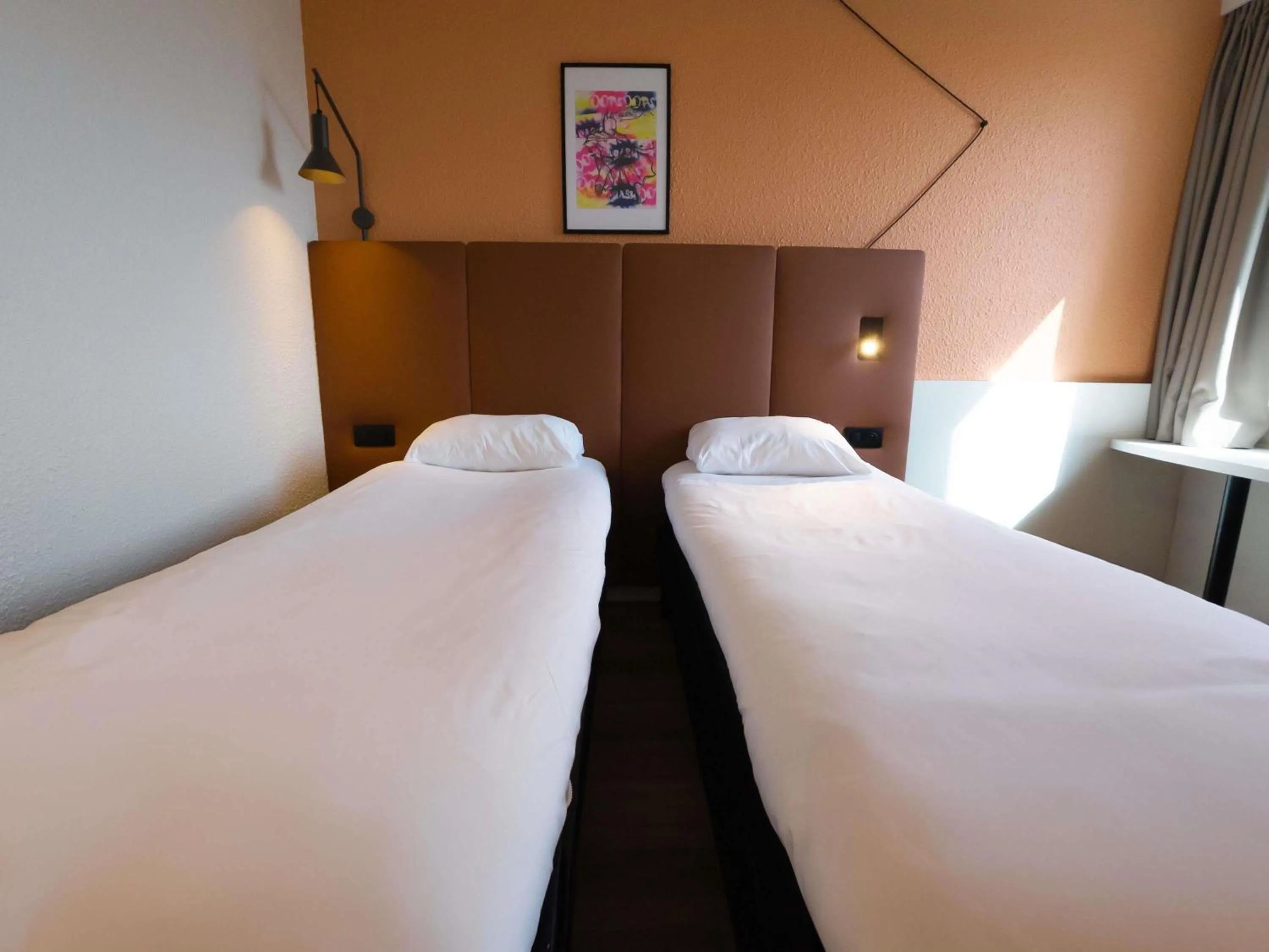 Bedroom, Bed in ibis Lyon Est Bron