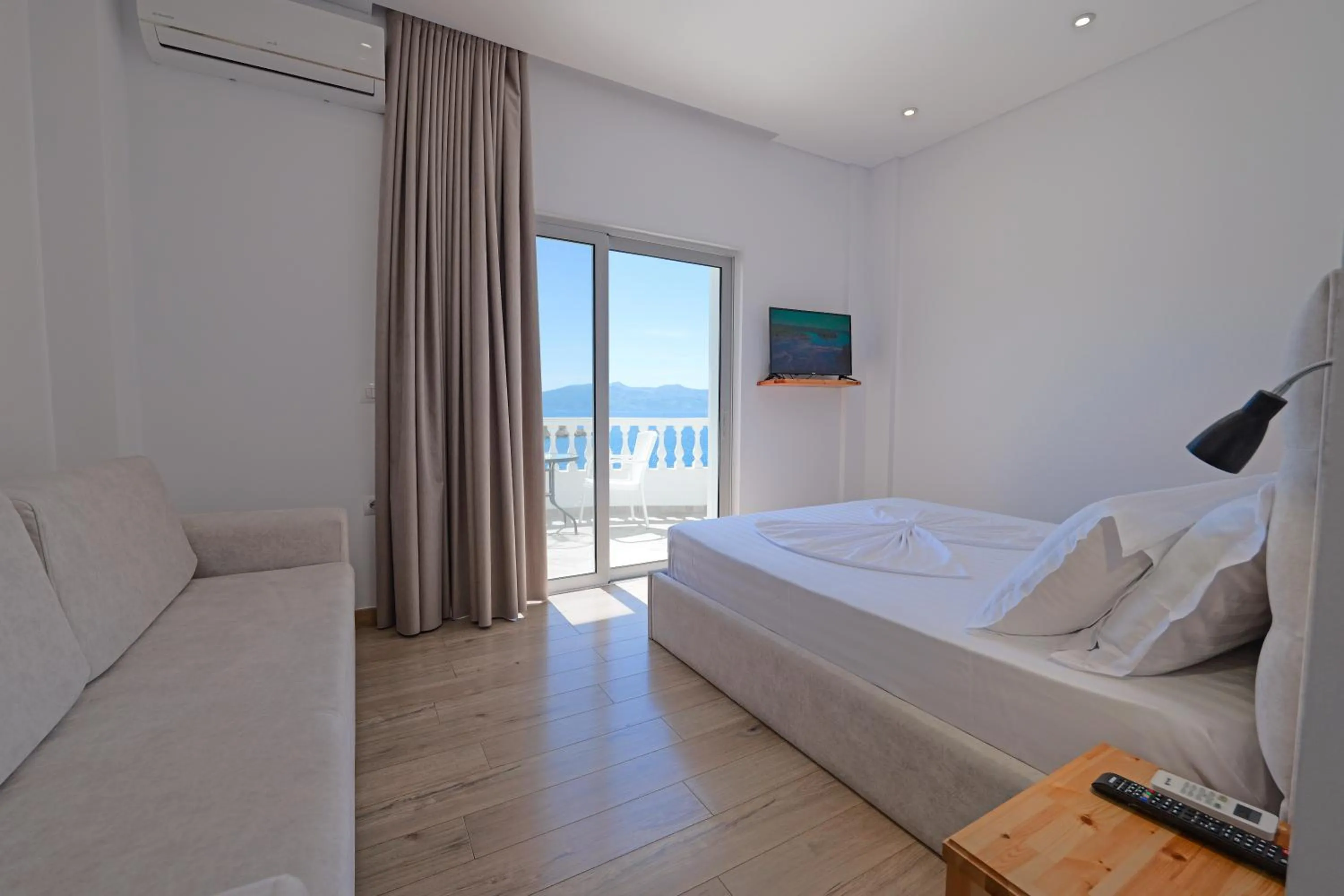 Bed in Villa Juna Beach