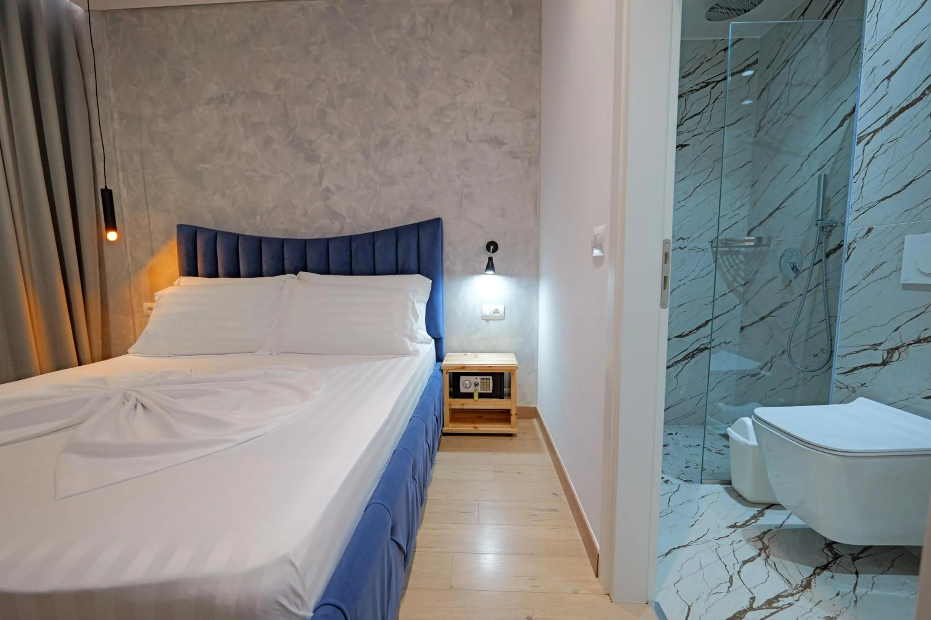 Toilet, Bed in Villa Juna Beach