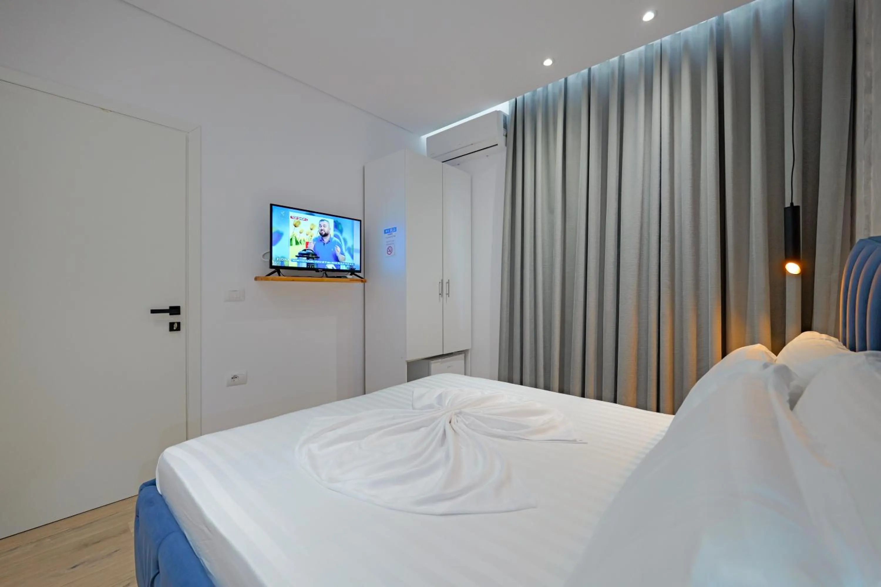TV and multimedia, Bed in Villa Juna Beach