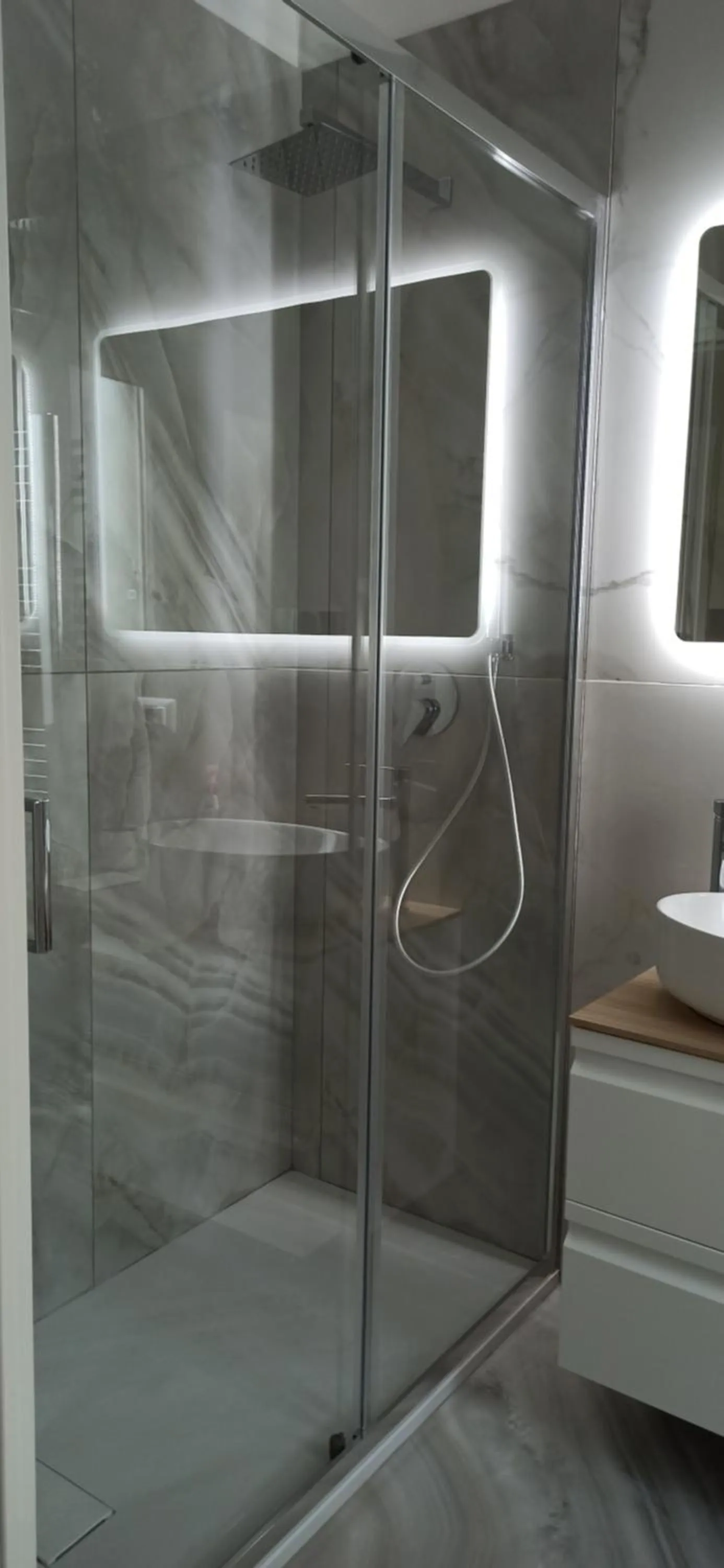 Shower in Alby suite