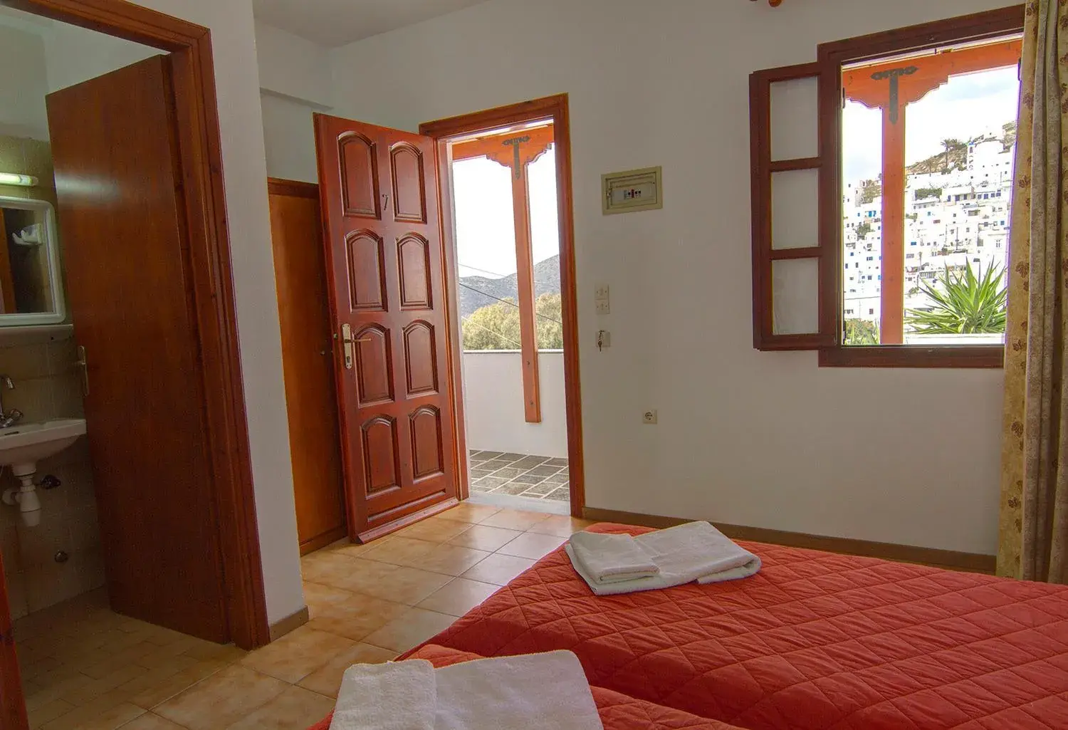 Quadruple Room in Hotel Lofos - The Hill Quadruple Room in Hotel Lofos - The Hill