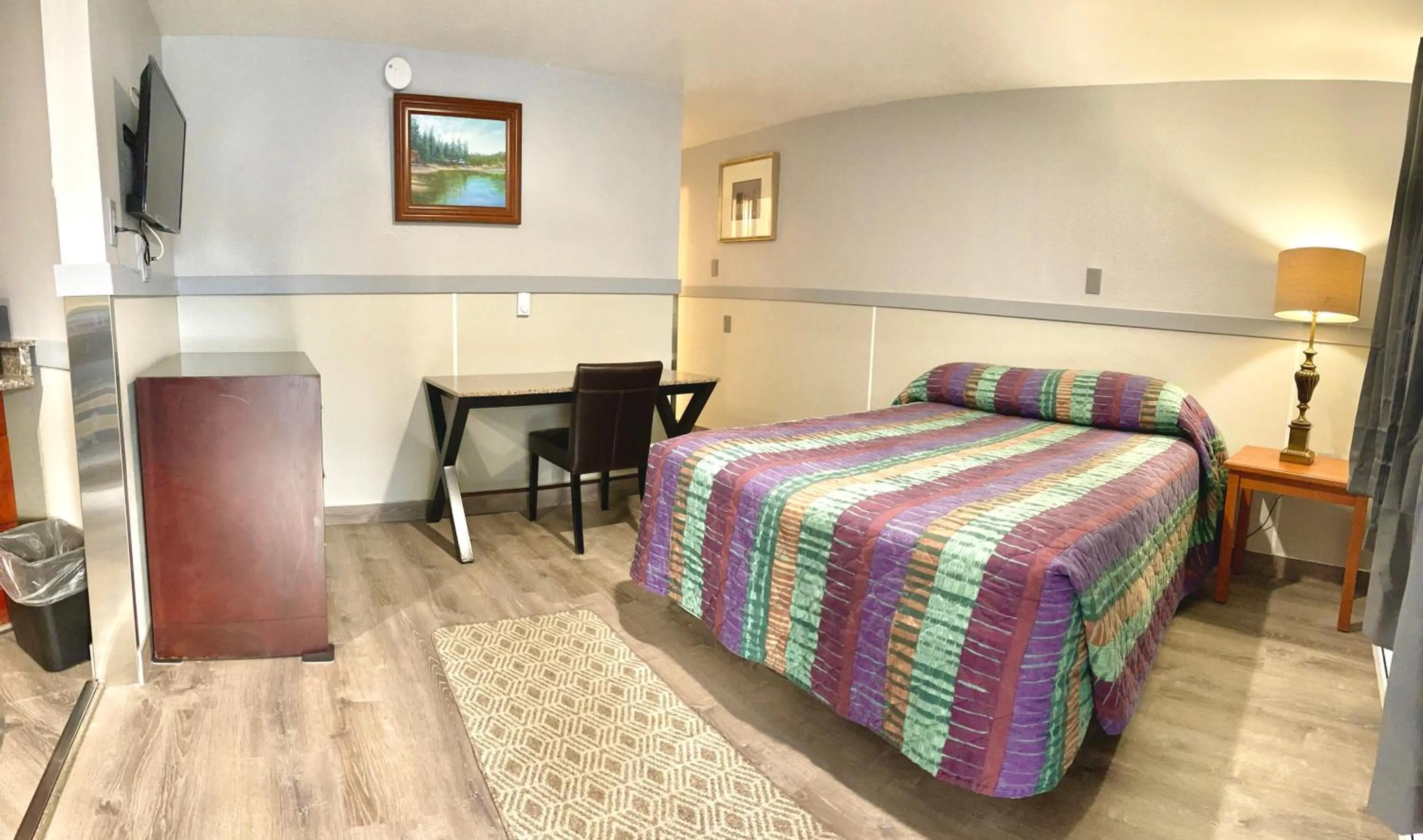 Bed in Emerald Best Motel