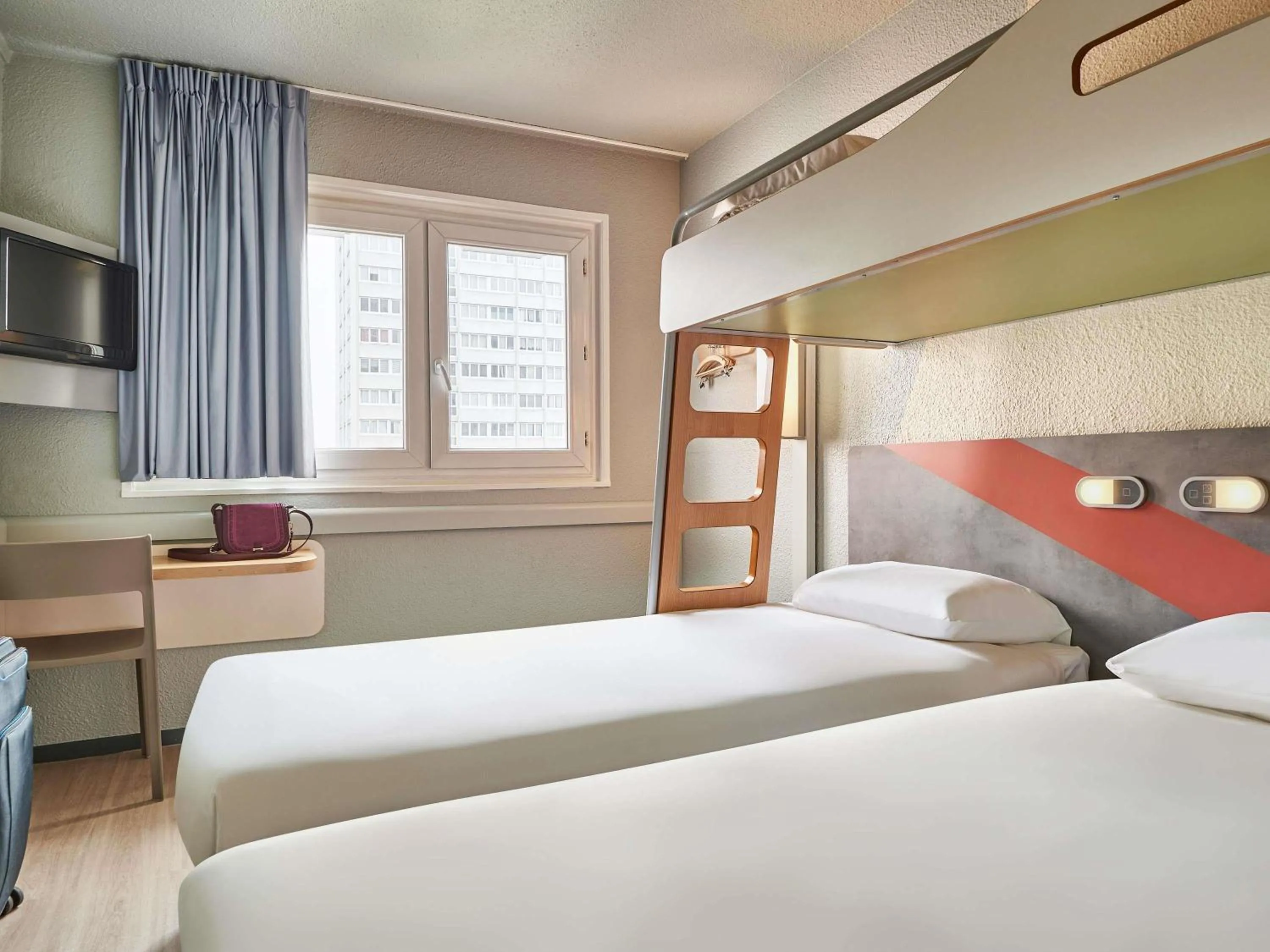 Bedroom, Bed in ibis budget Paris Porte d'Aubervilliers