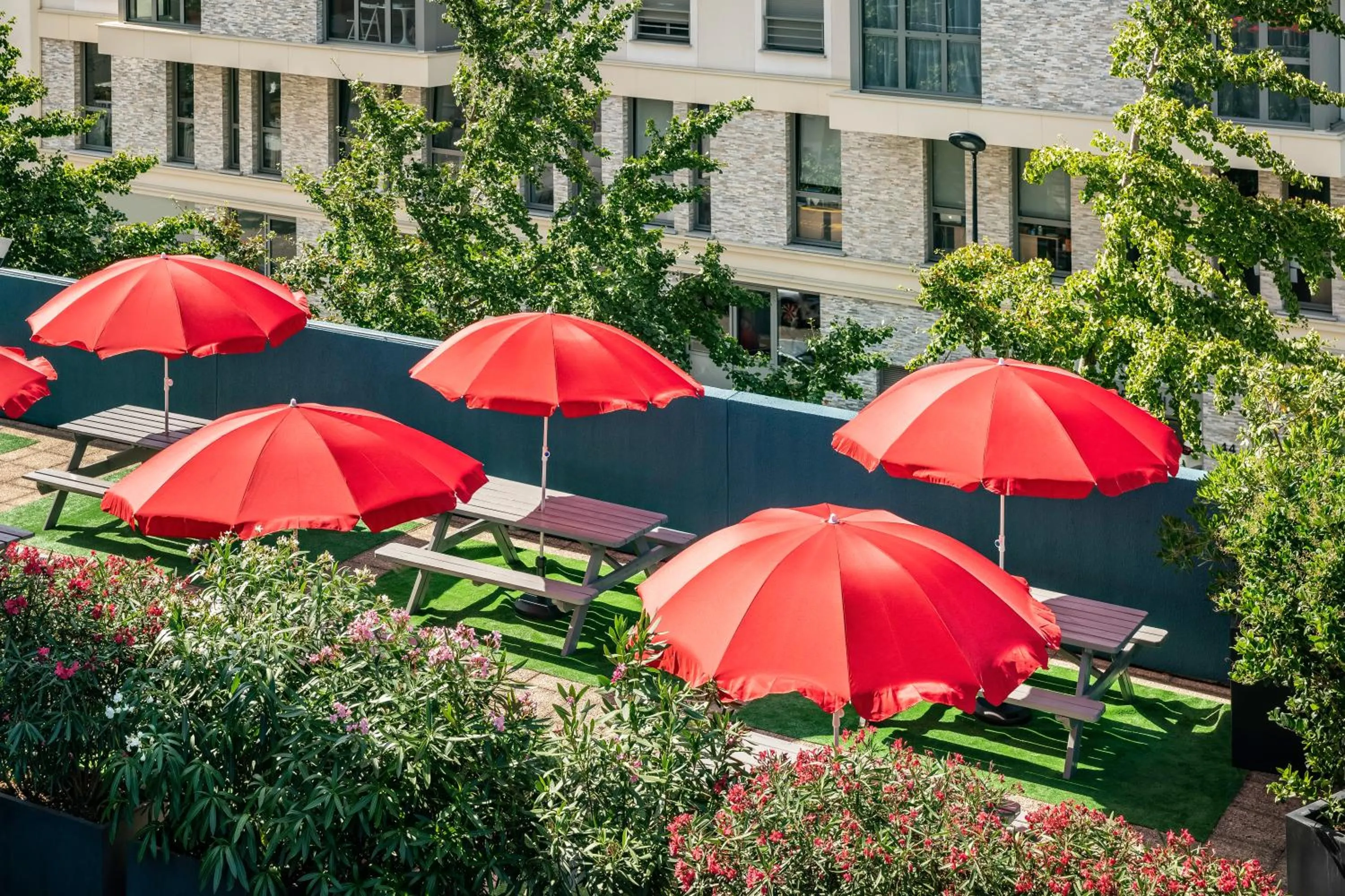 Patio in ibis budget Paris Porte d'Aubervilliers