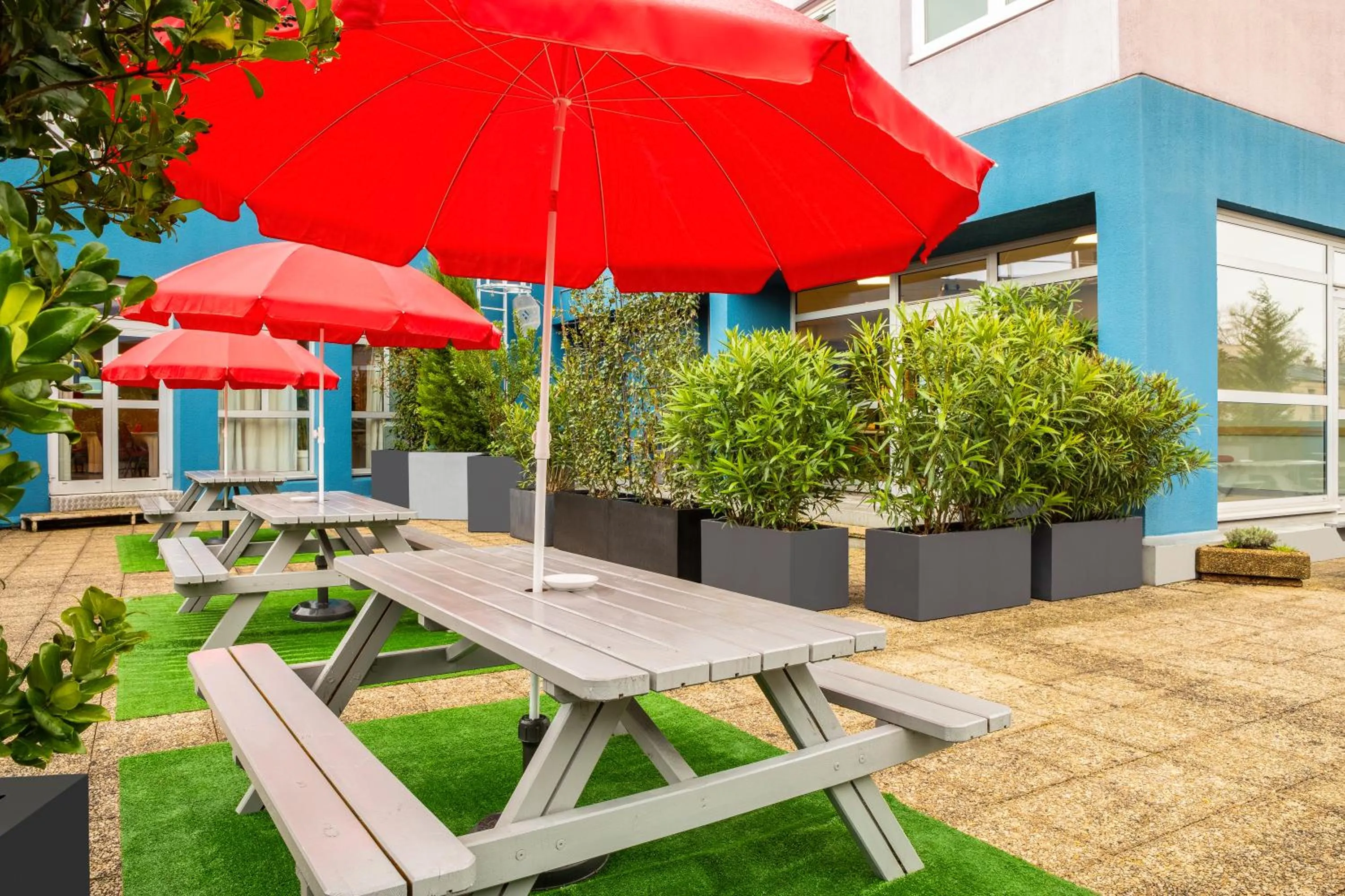 Patio in ibis budget Paris Porte d'Aubervilliers
