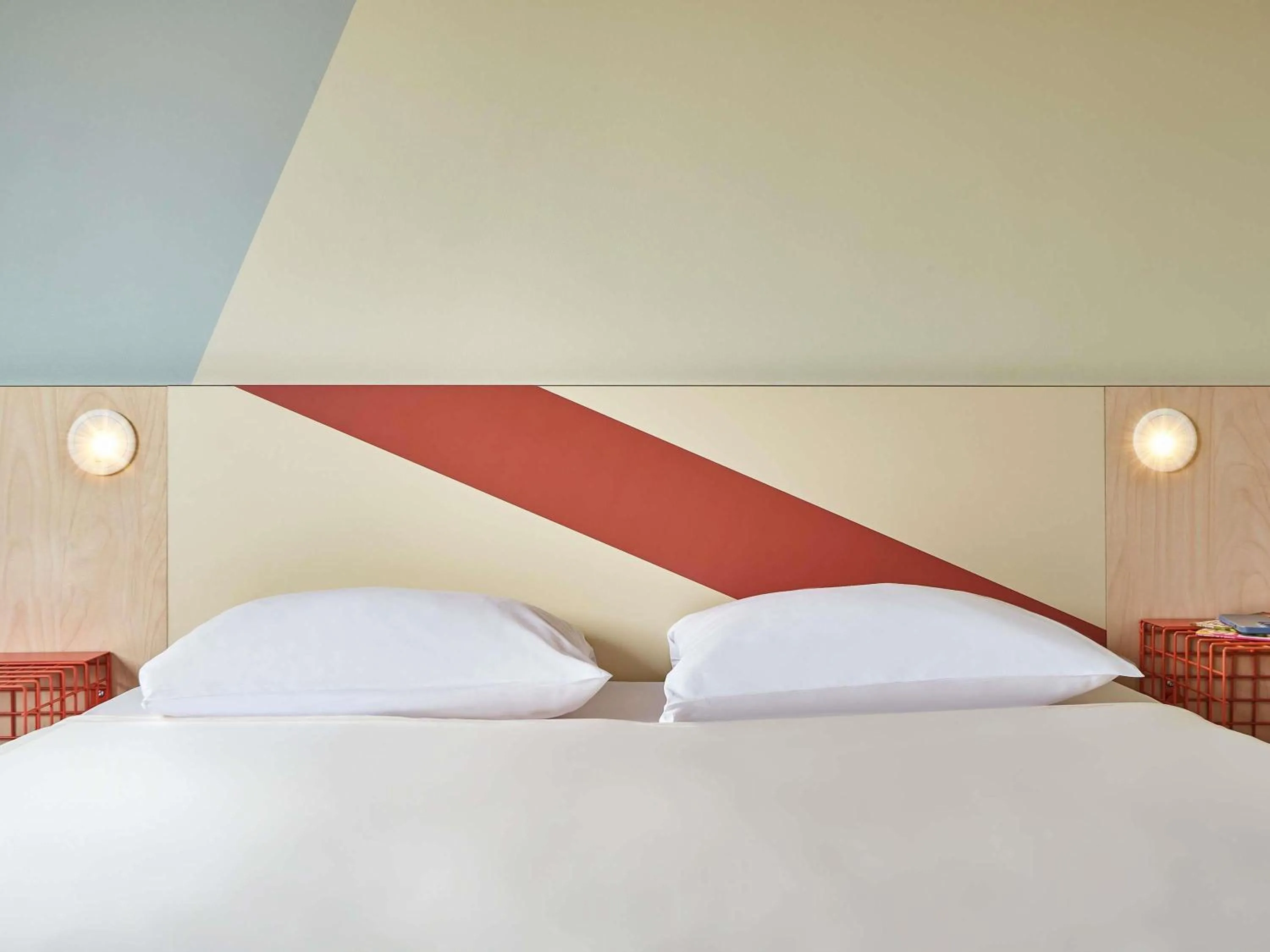 Bedroom, Bed in ibis budget Paris Porte d'Aubervilliers