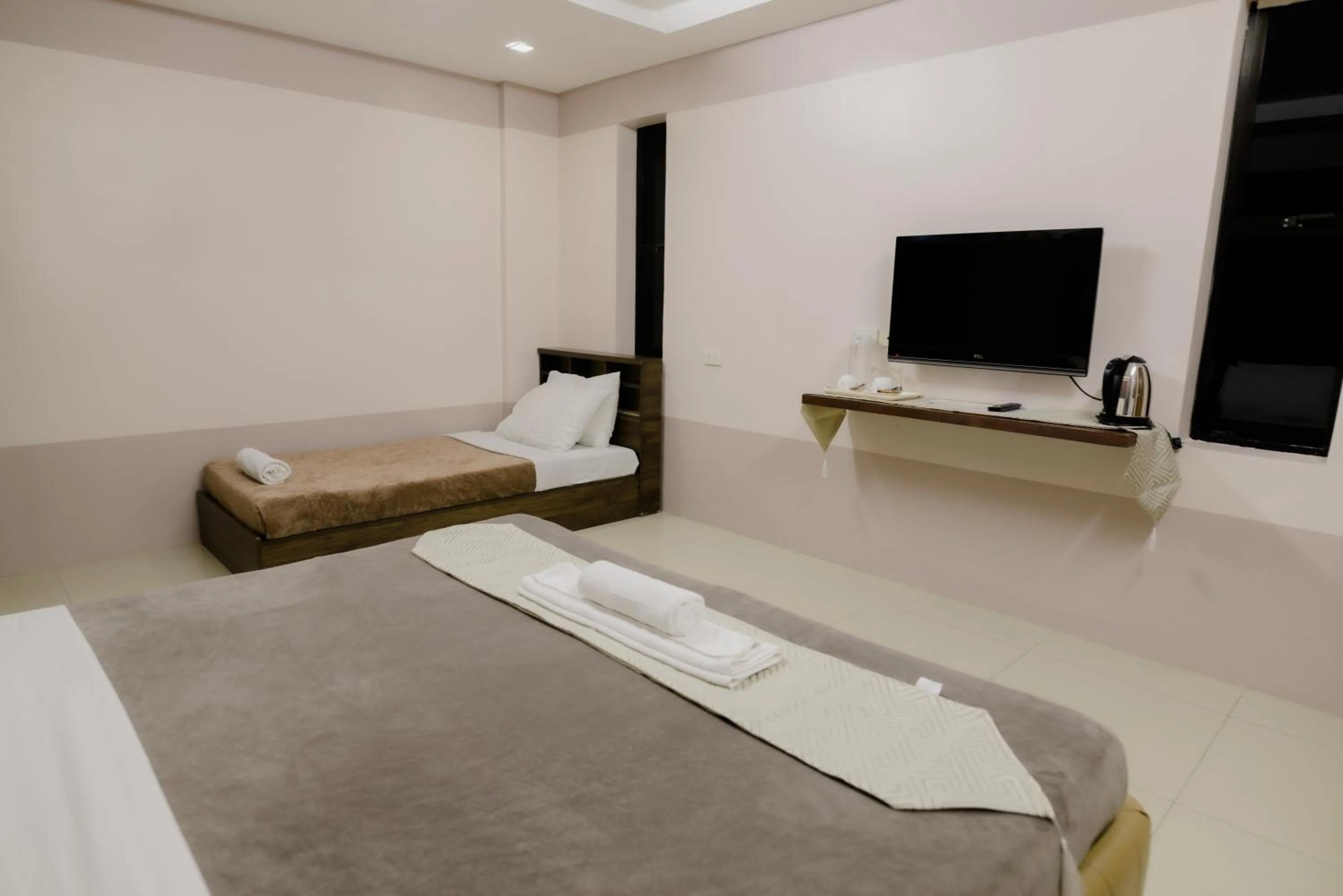 Photo of the whole room, Bed in The Horizon Suites and Arcade