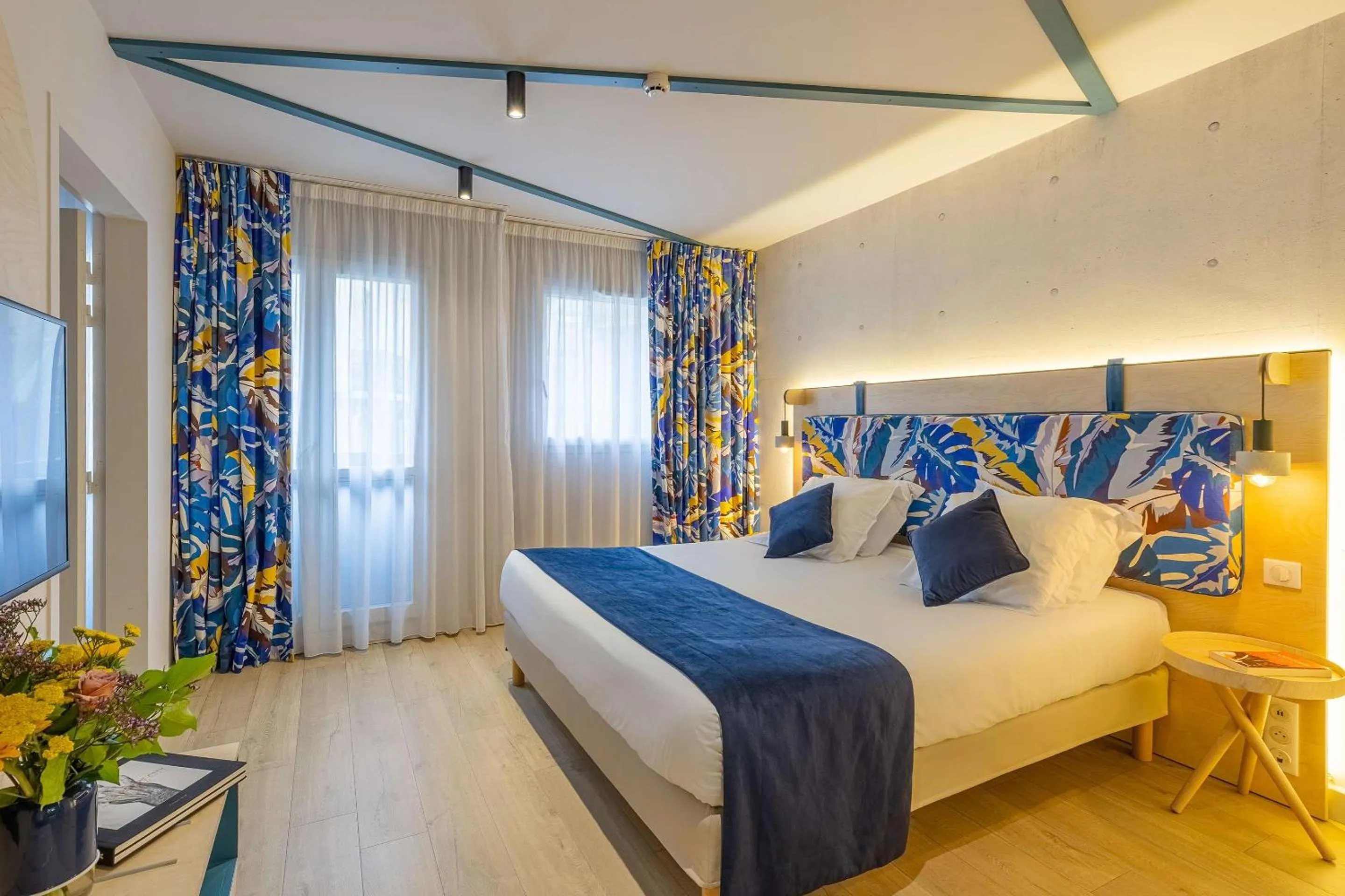 Photo of the whole room, Bed in Urban Hotel & Spa Aix-les-Bains - BW Signature Collection