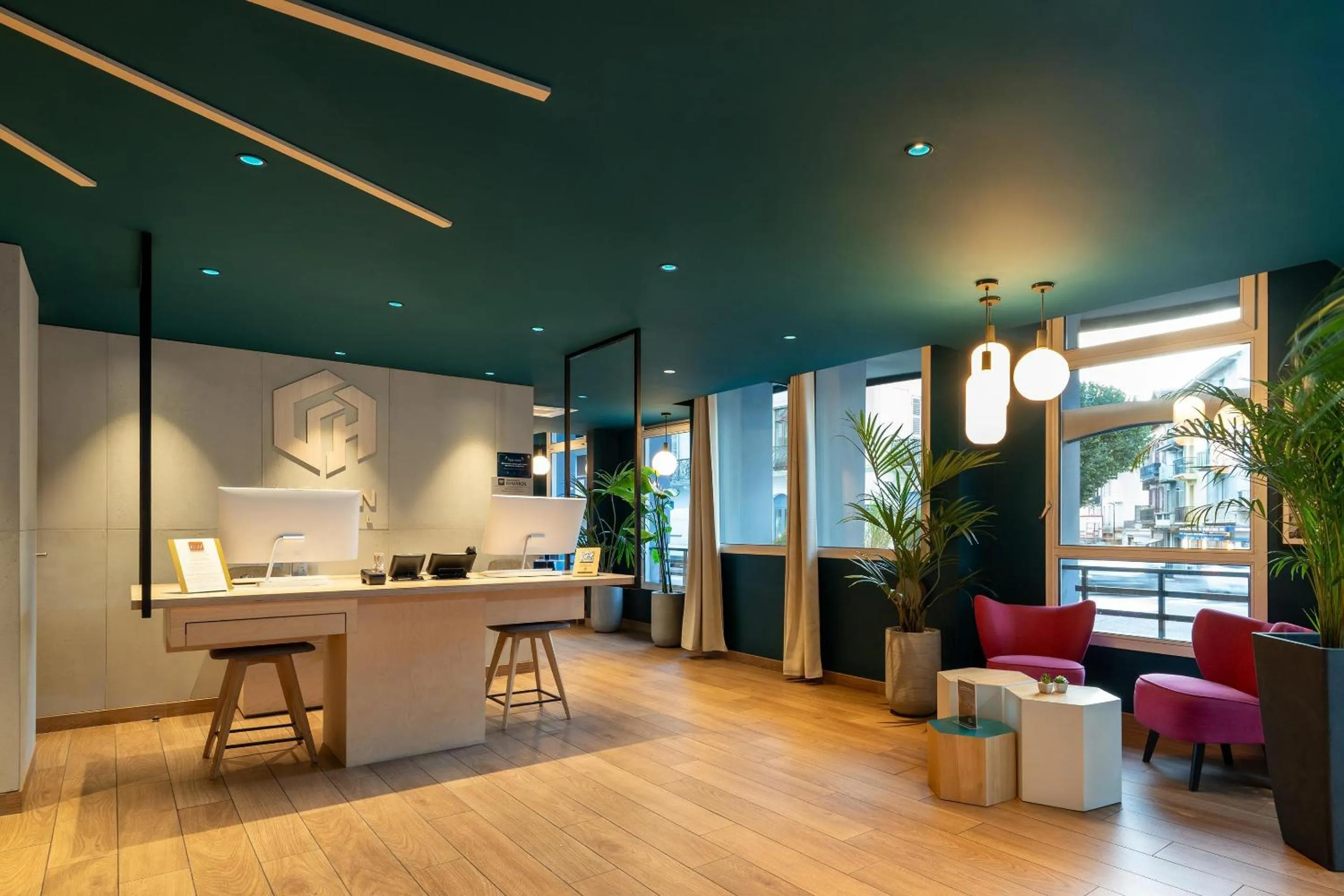 Lobby or reception in Urban Hotel & Spa Aix-les-Bains - BW Signature Collection