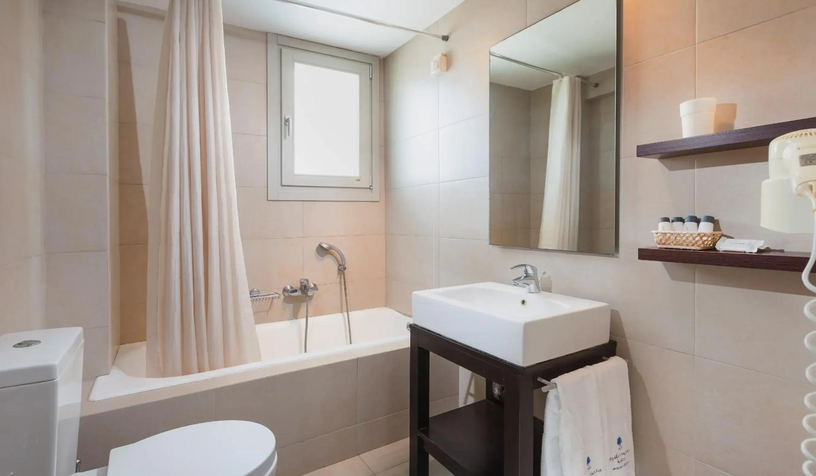 Double or Twin Room with Sea View in Hydroussa Skyros Double or Twin Room with Sea View in Hydroussa Skyros