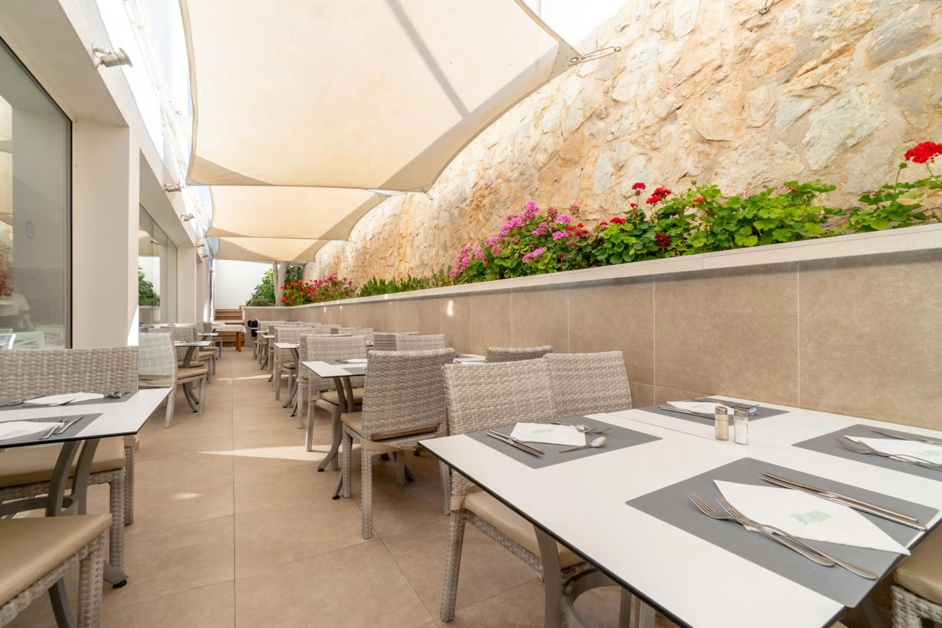 Restaurant/places to eat in Tropicana Hotel