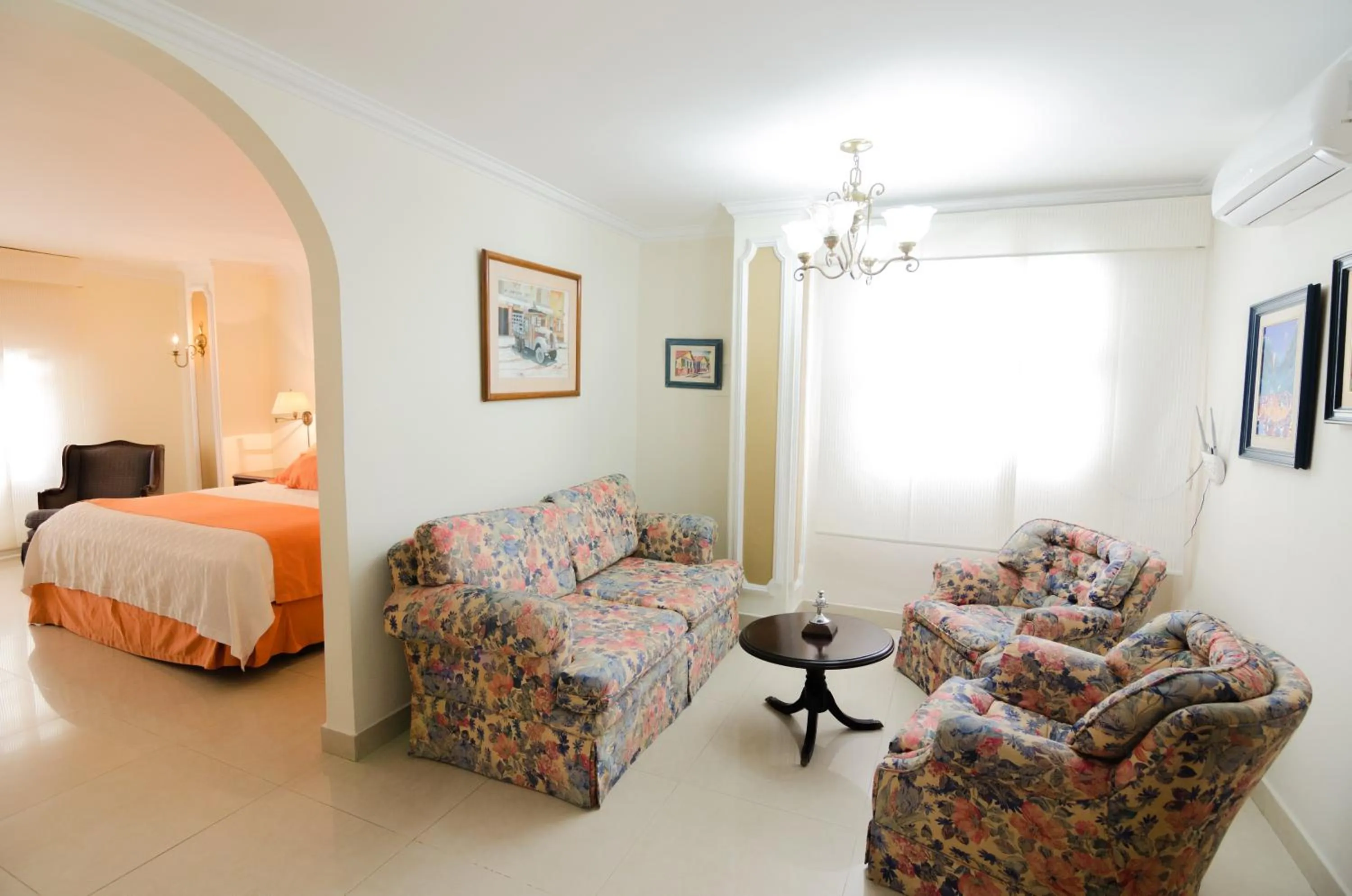 Living room, Bed in Hotel Majestic