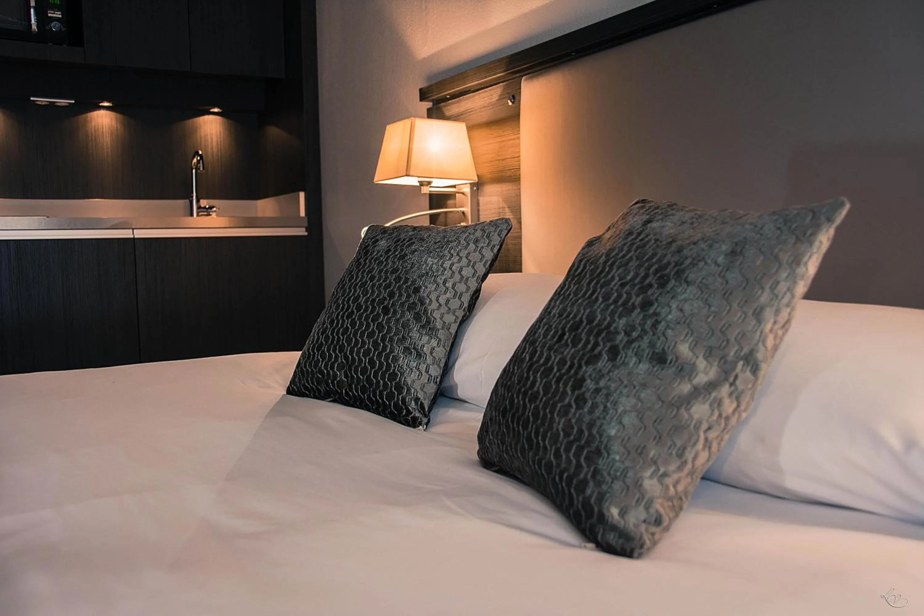 Decorative detail, Bed in Séjours & Affaires Aix-en-Provence Mirabeau