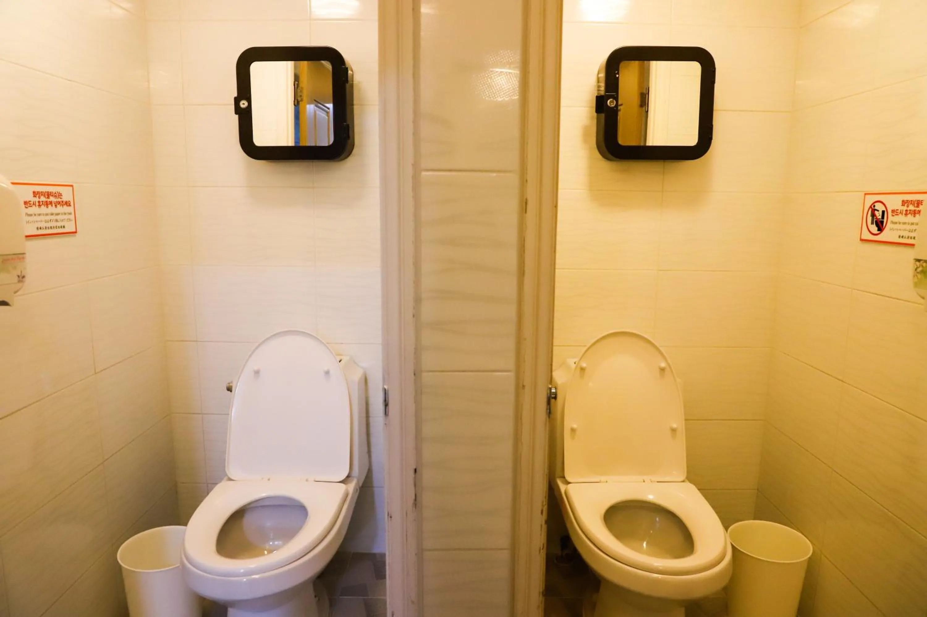 Toilet in Busan Sukbak Dot Com Guesthouse