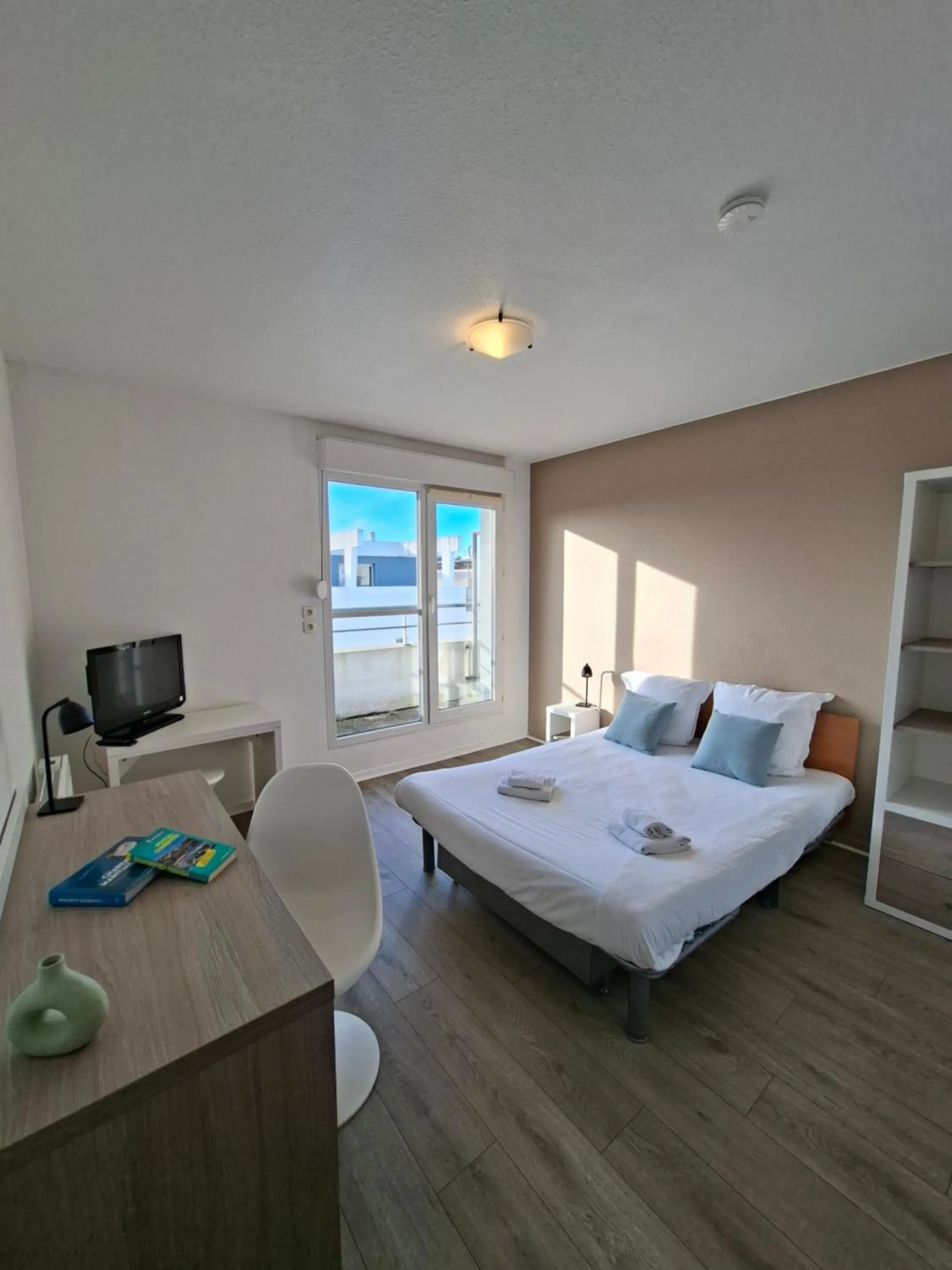 Photo of the whole room, Bed in Séjours & Affaires La Rochelle Les Minimes