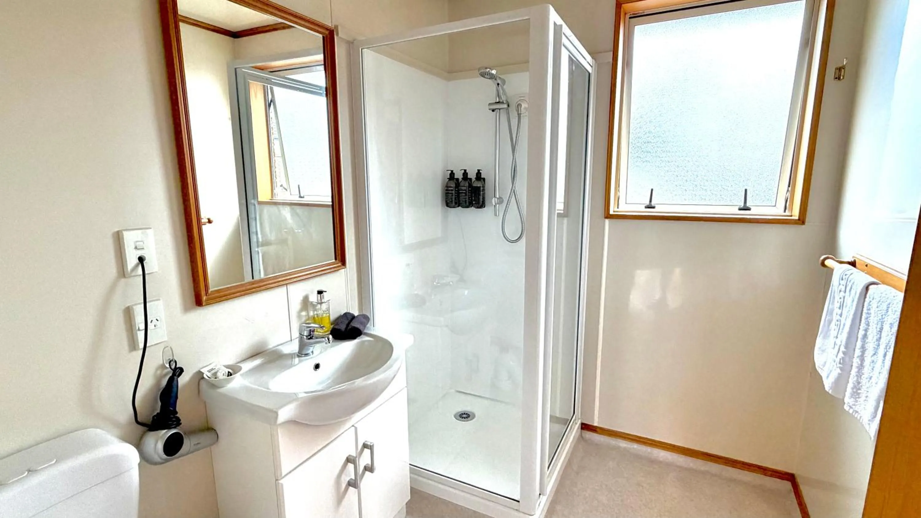 Shower in ASURE Chelsea Gateway Motor Lodge