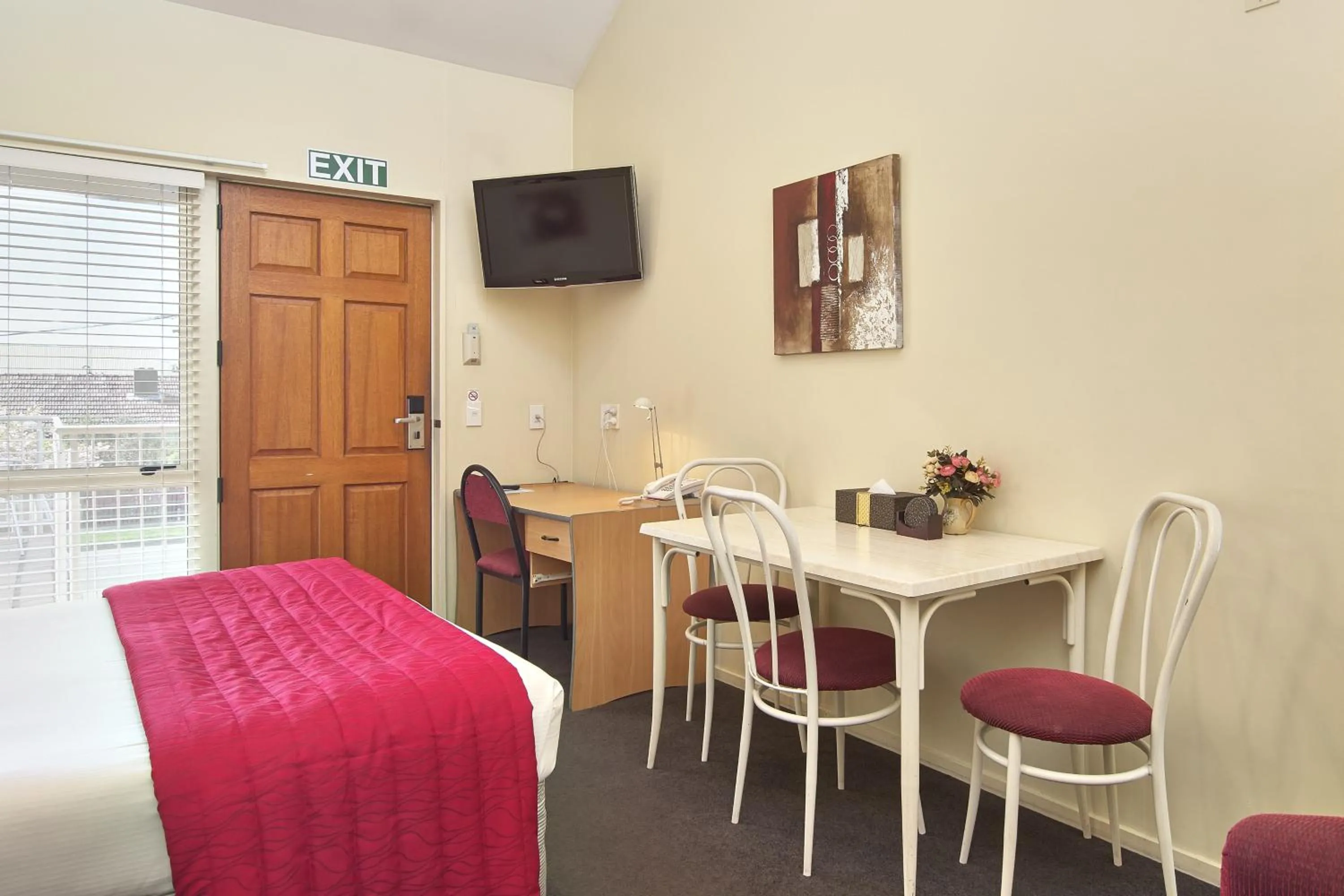 Dining area in Apollo Motel