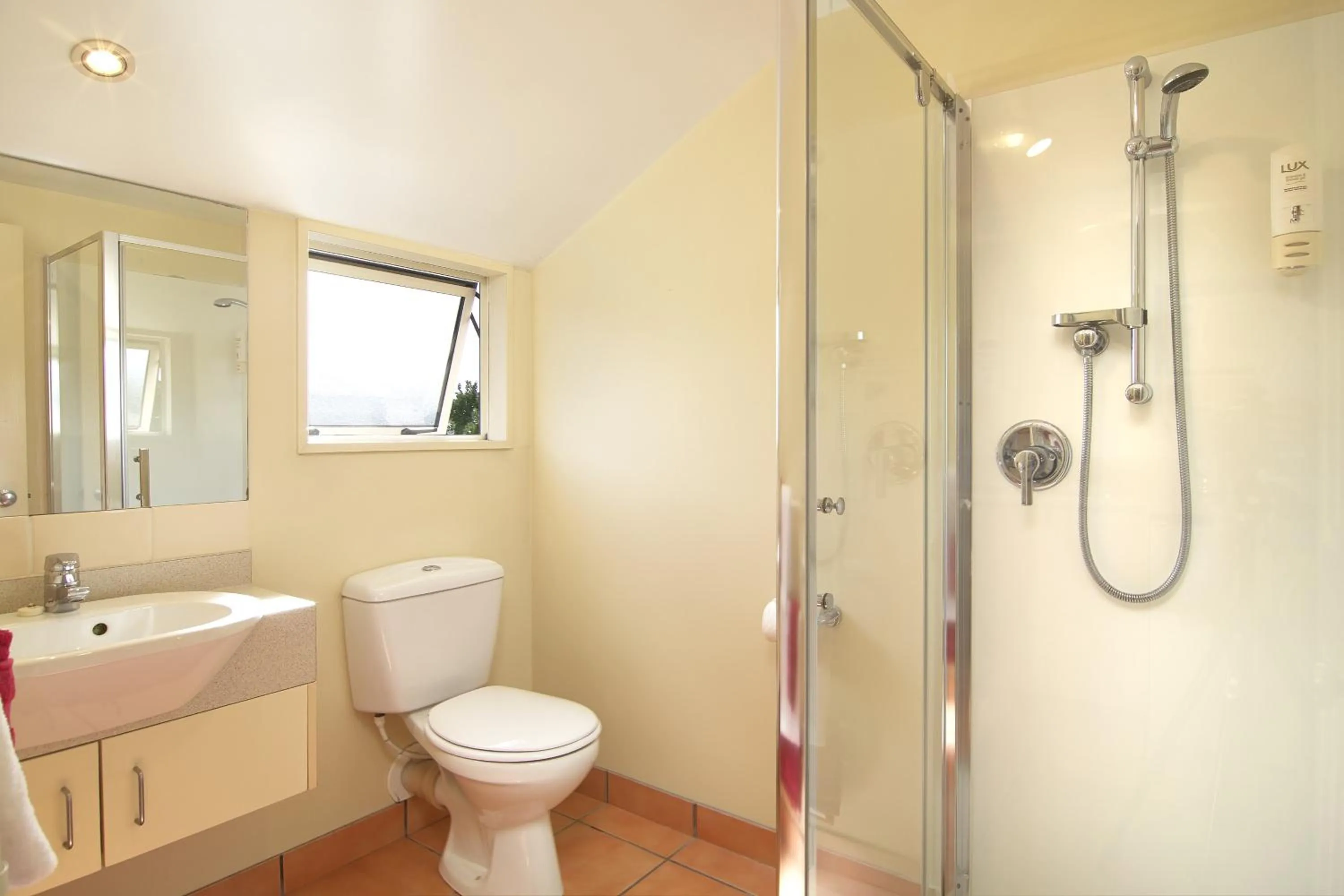 Bathroom in Apollo Motel