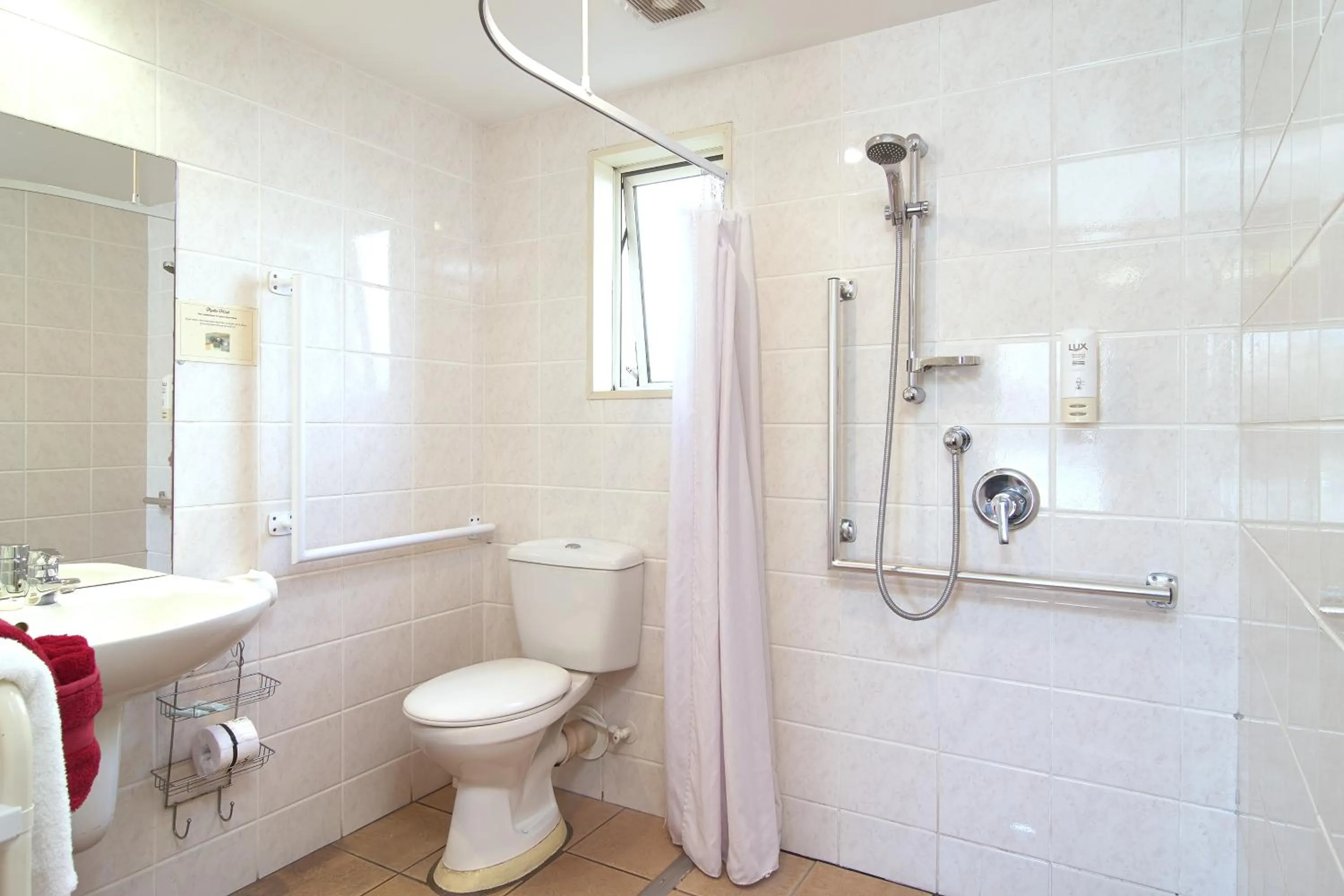 Bathroom in Apollo Motel