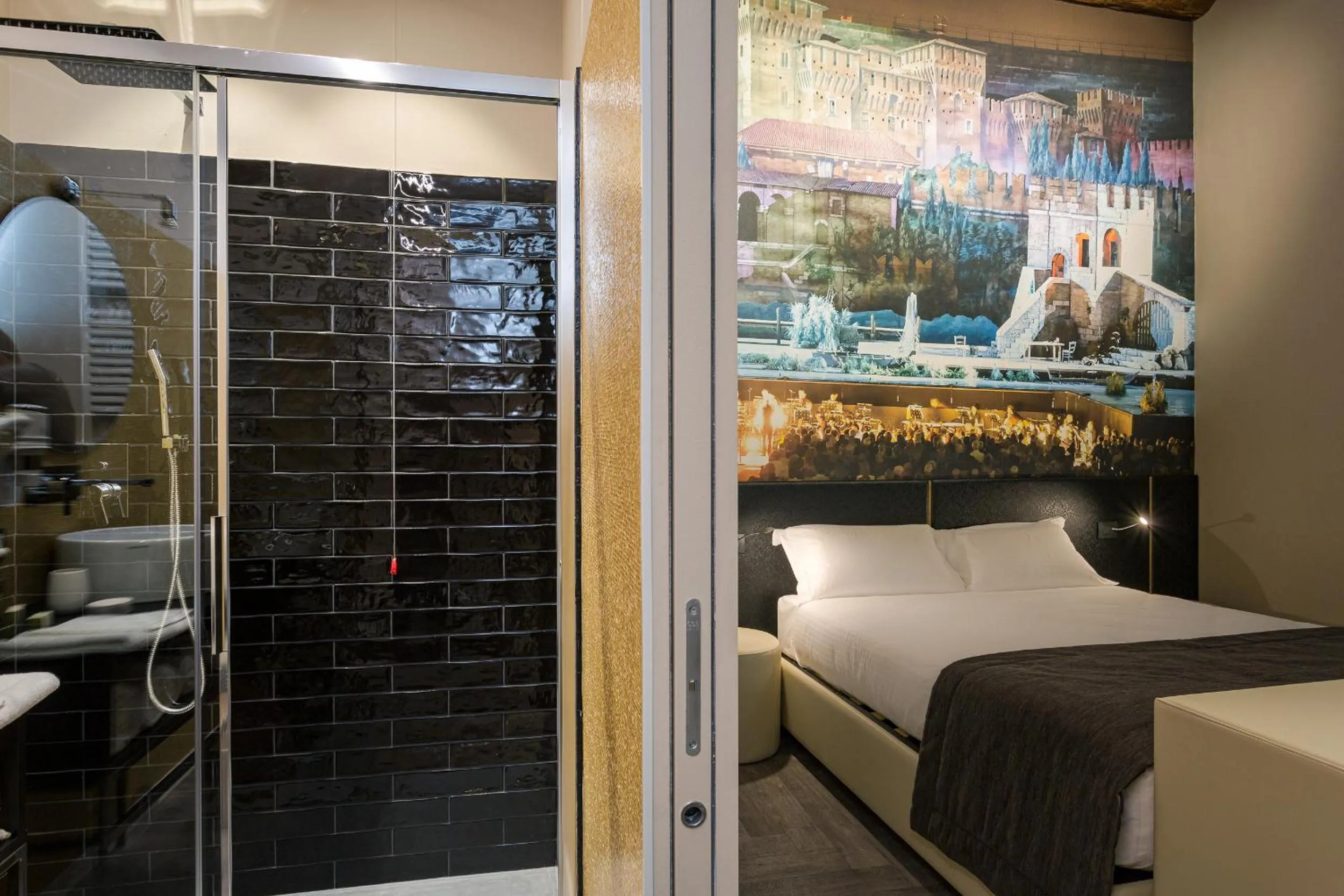 Shower, Bed in Italianflat - Theatrum Rooms and Suite