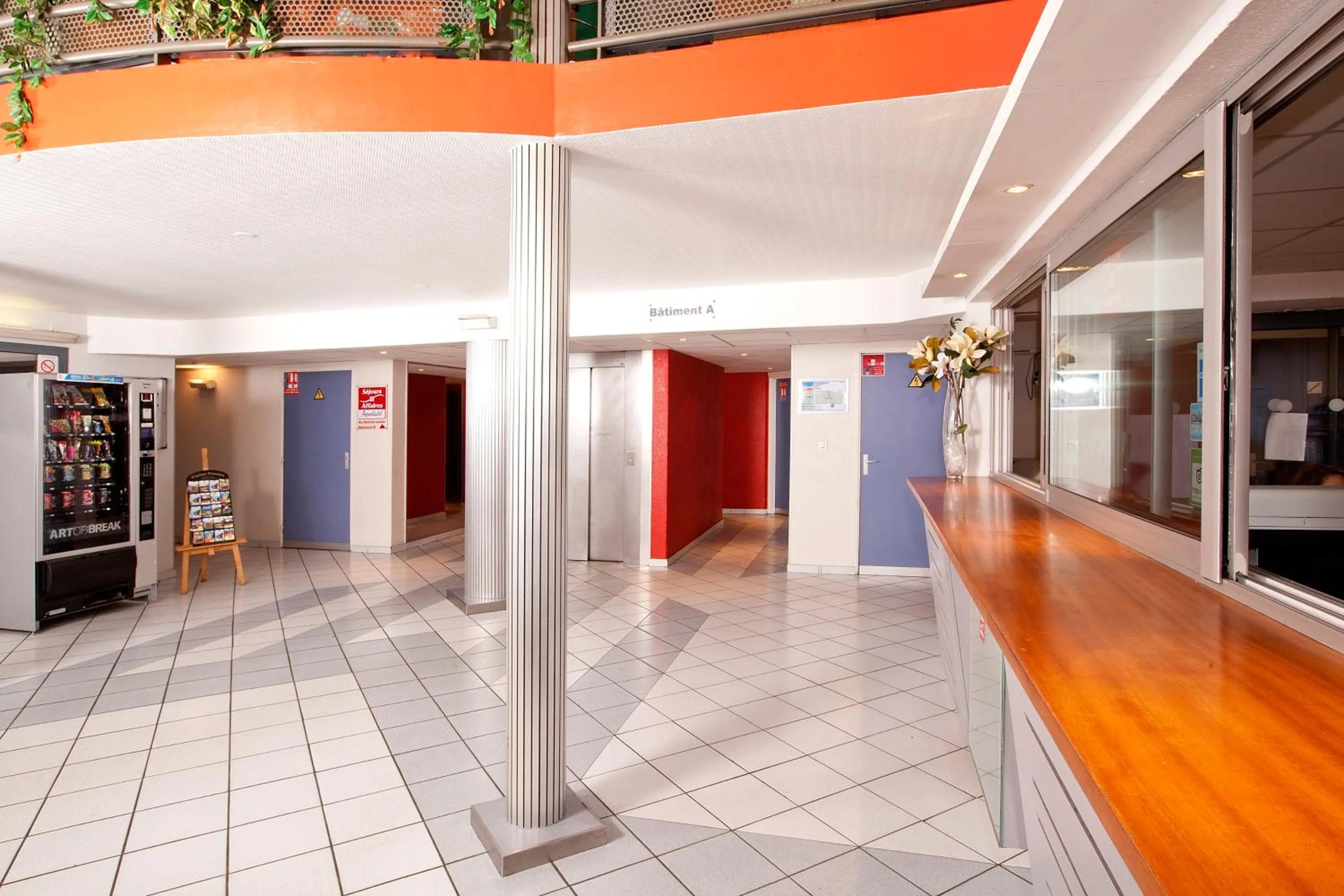 Lobby or reception in Séjours & Affaires Bordeaux de L'Yser