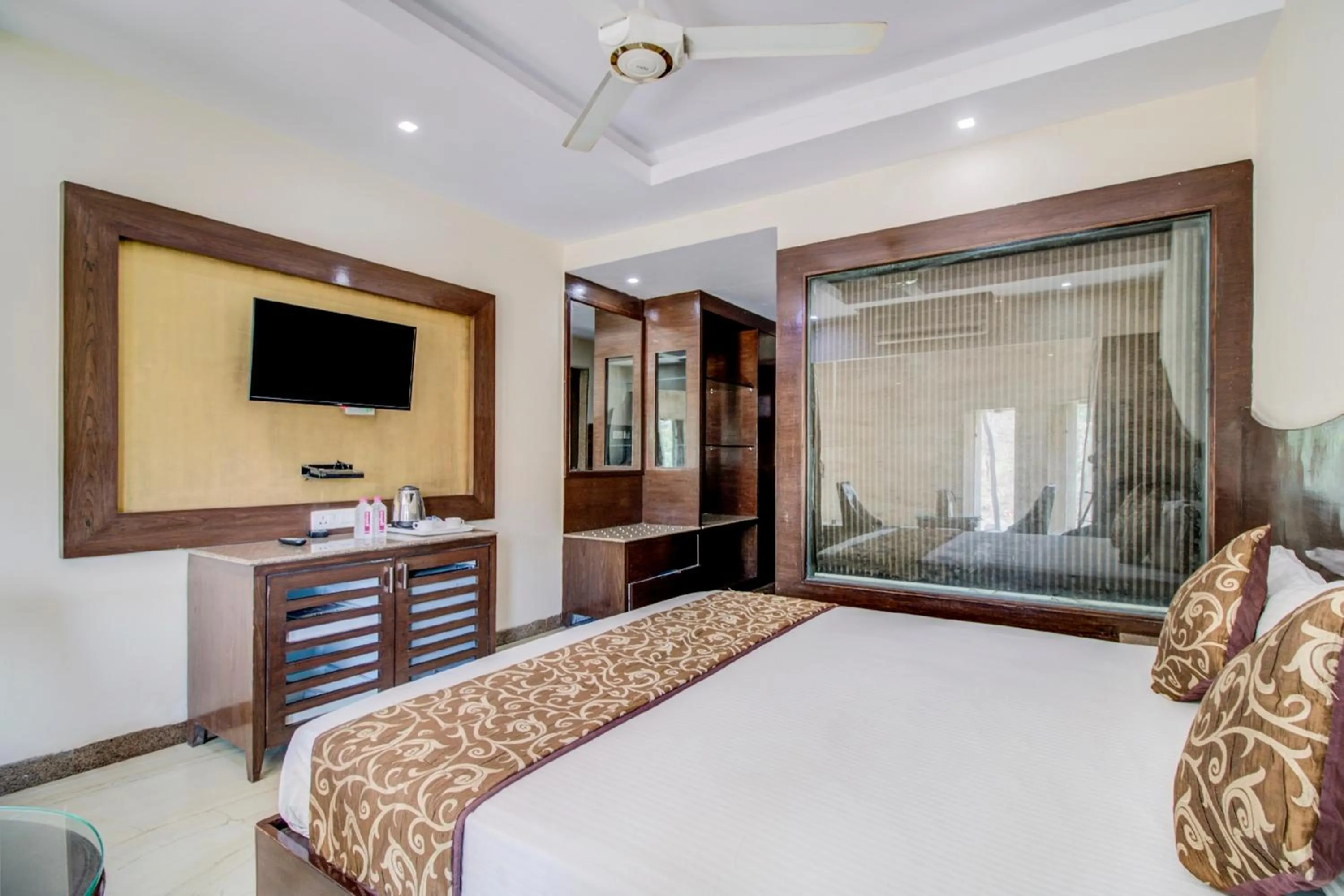 Bed in Hotel Royale Palace