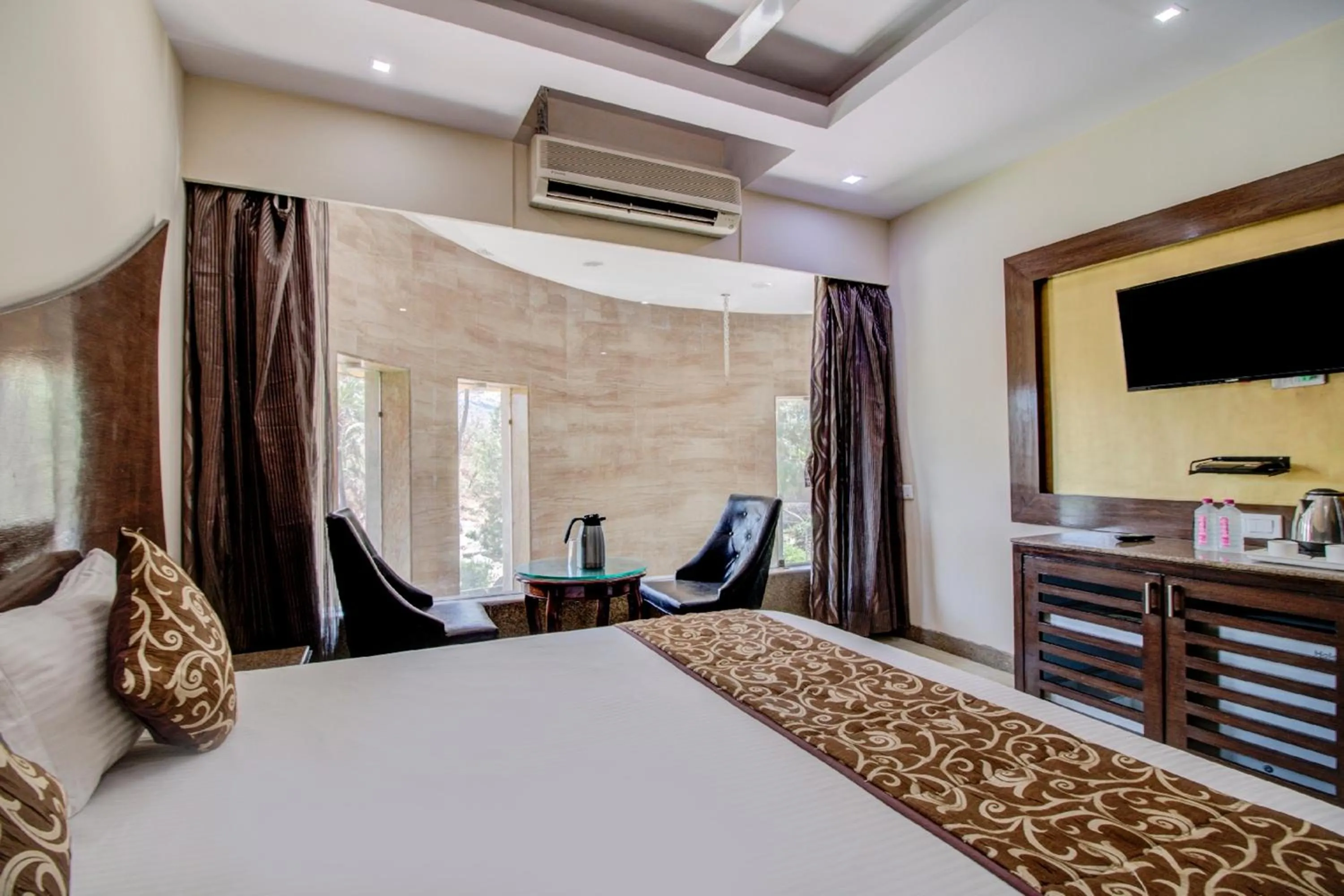 Photo of the whole room in Hotel Royale Palace