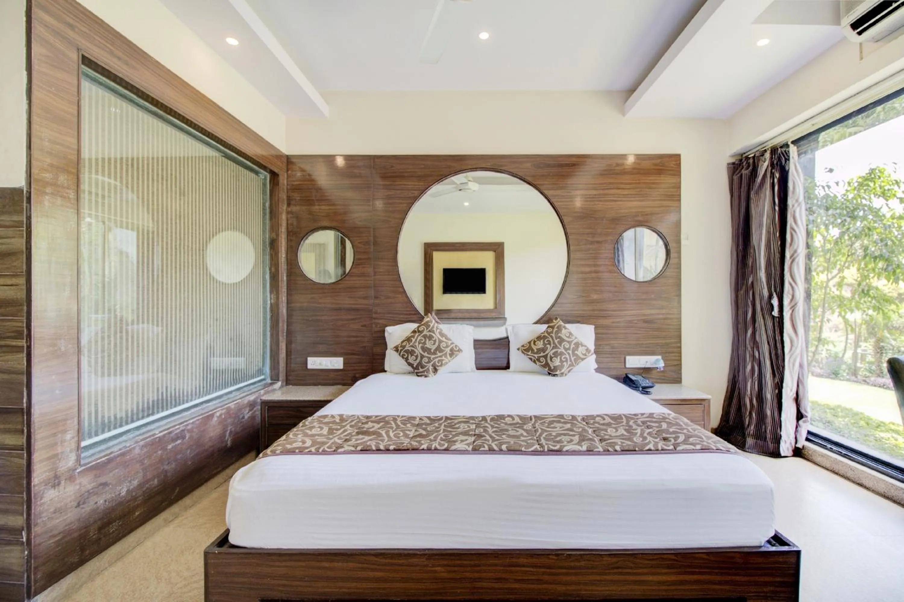 Bed in Hotel Royale Palace