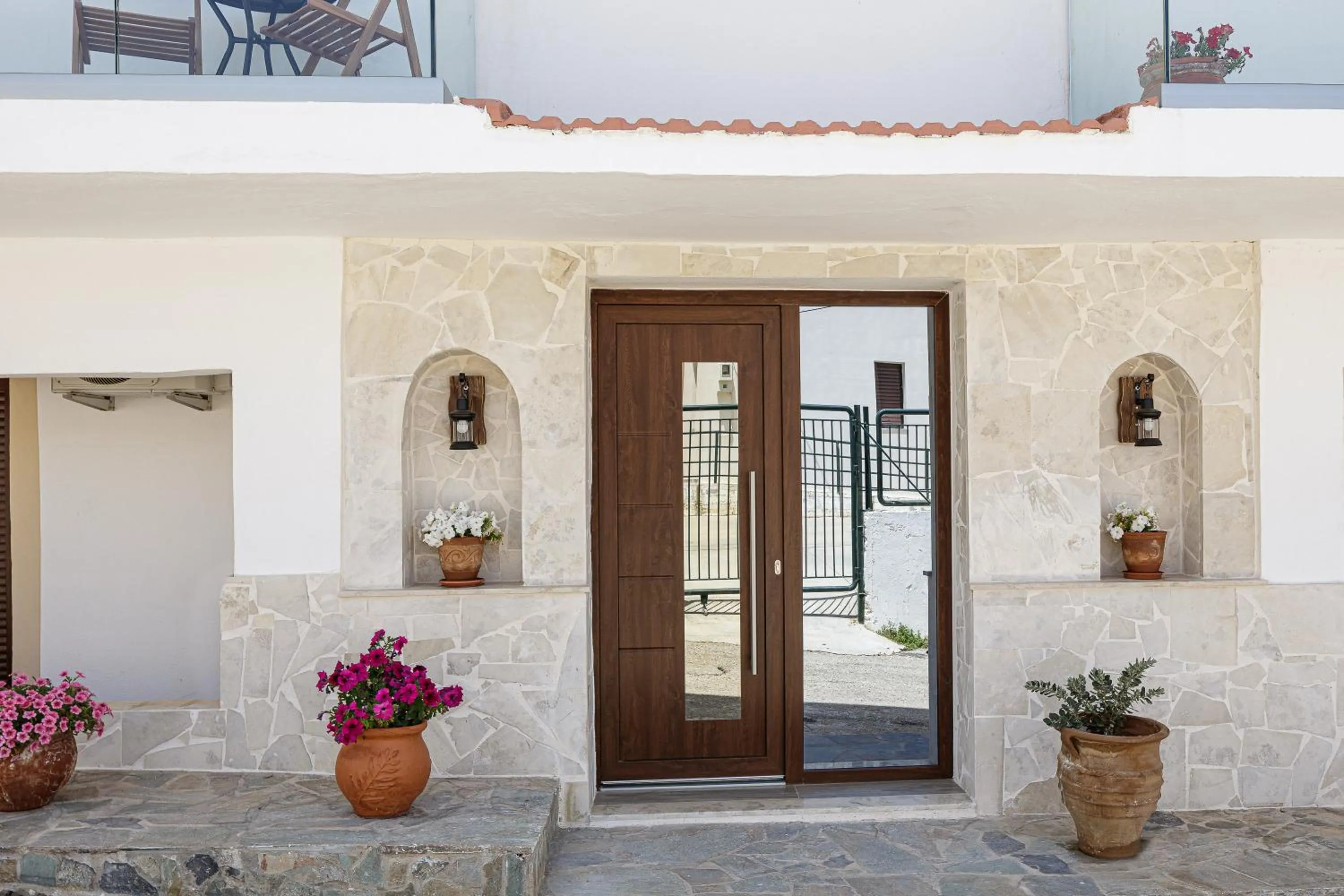 Facade/entrance in Kasteli Studios & Apartments