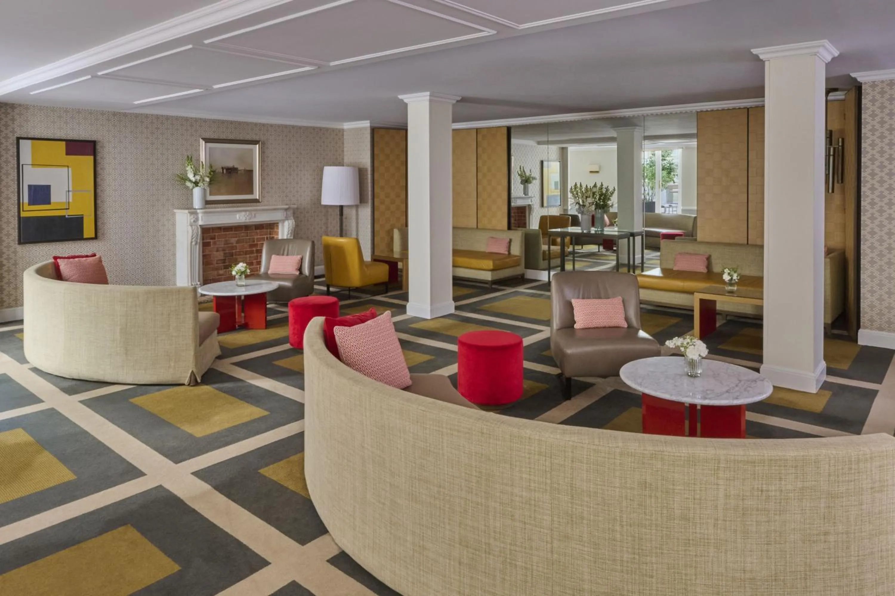 Lobby or reception in Fraser Suites Le Claridge Champs-Elysées