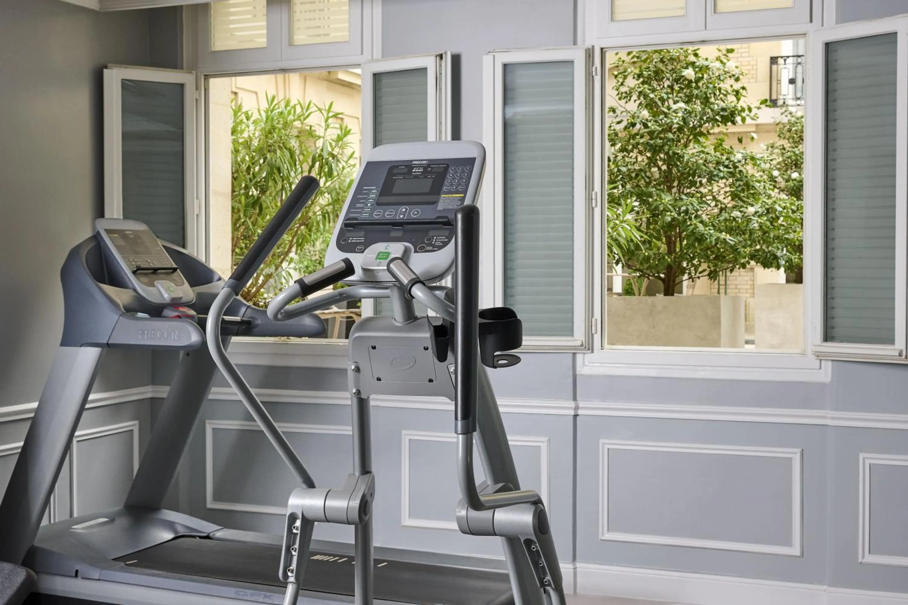 Fitness centre/facilities in Fraser Suites Le Claridge Champs-Elysées