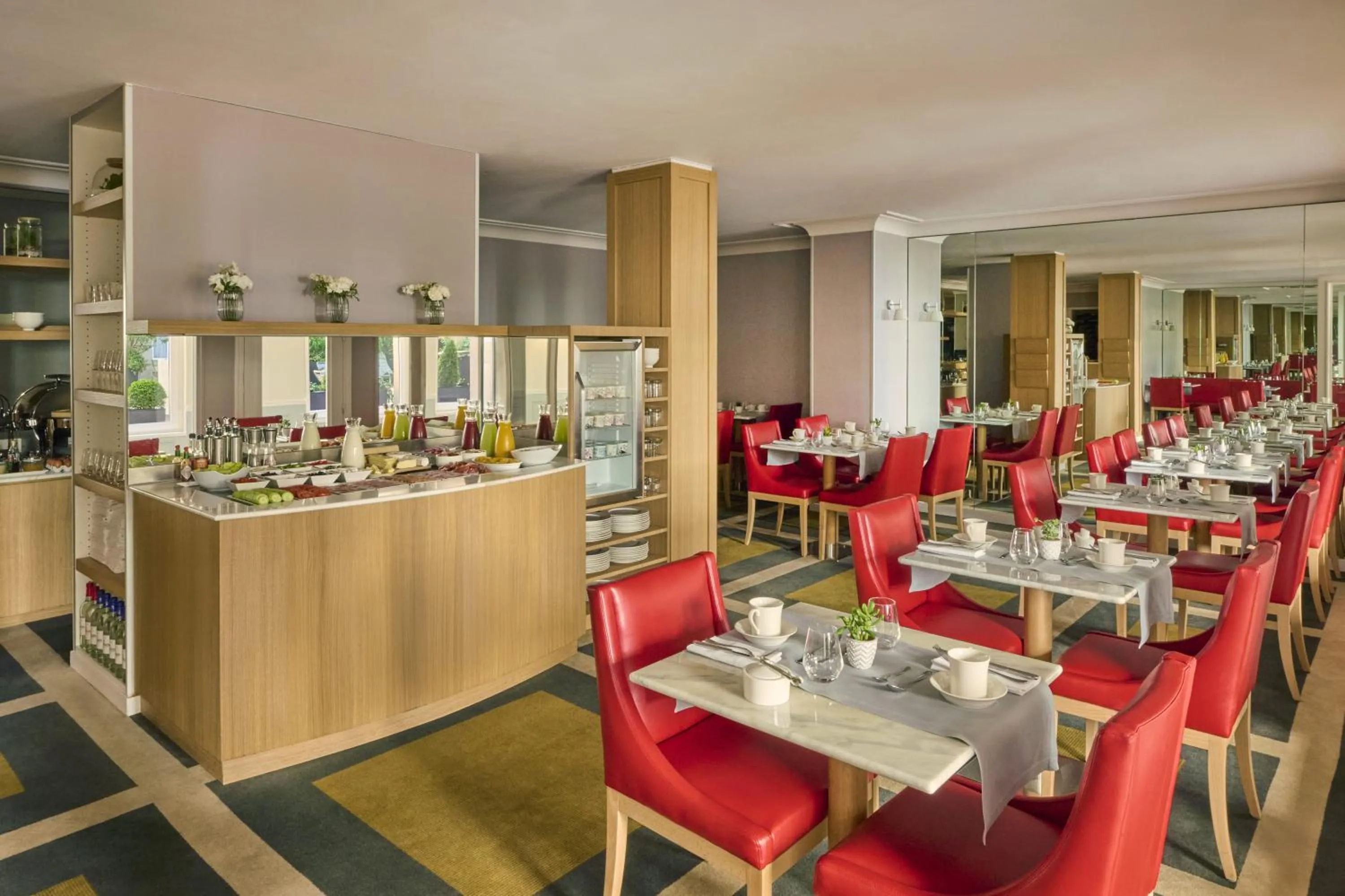 Restaurant/places to eat in Fraser Suites Le Claridge Champs-Elysées