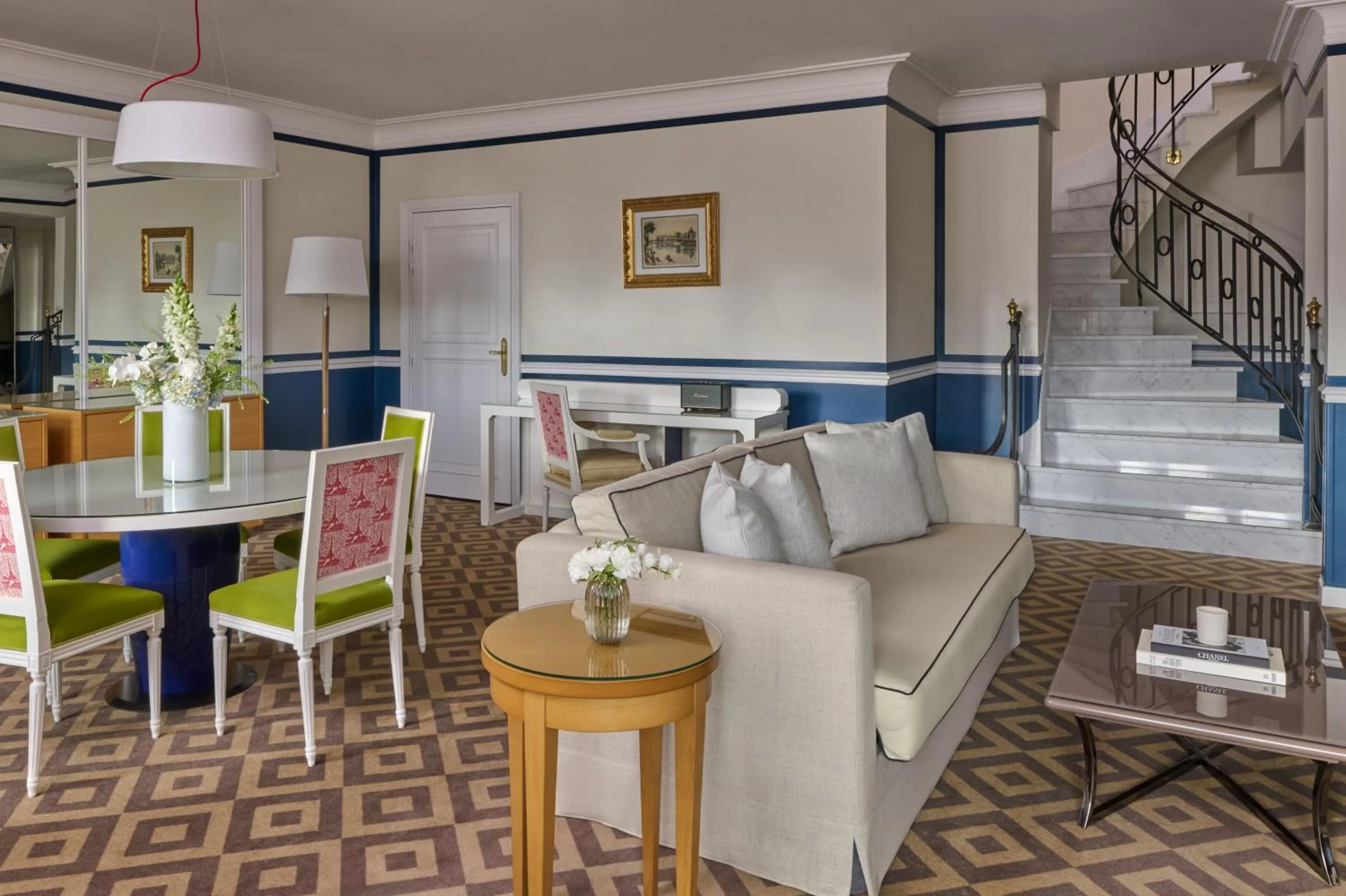 Dining area in Fraser Suites Le Claridge Champs-Elysées