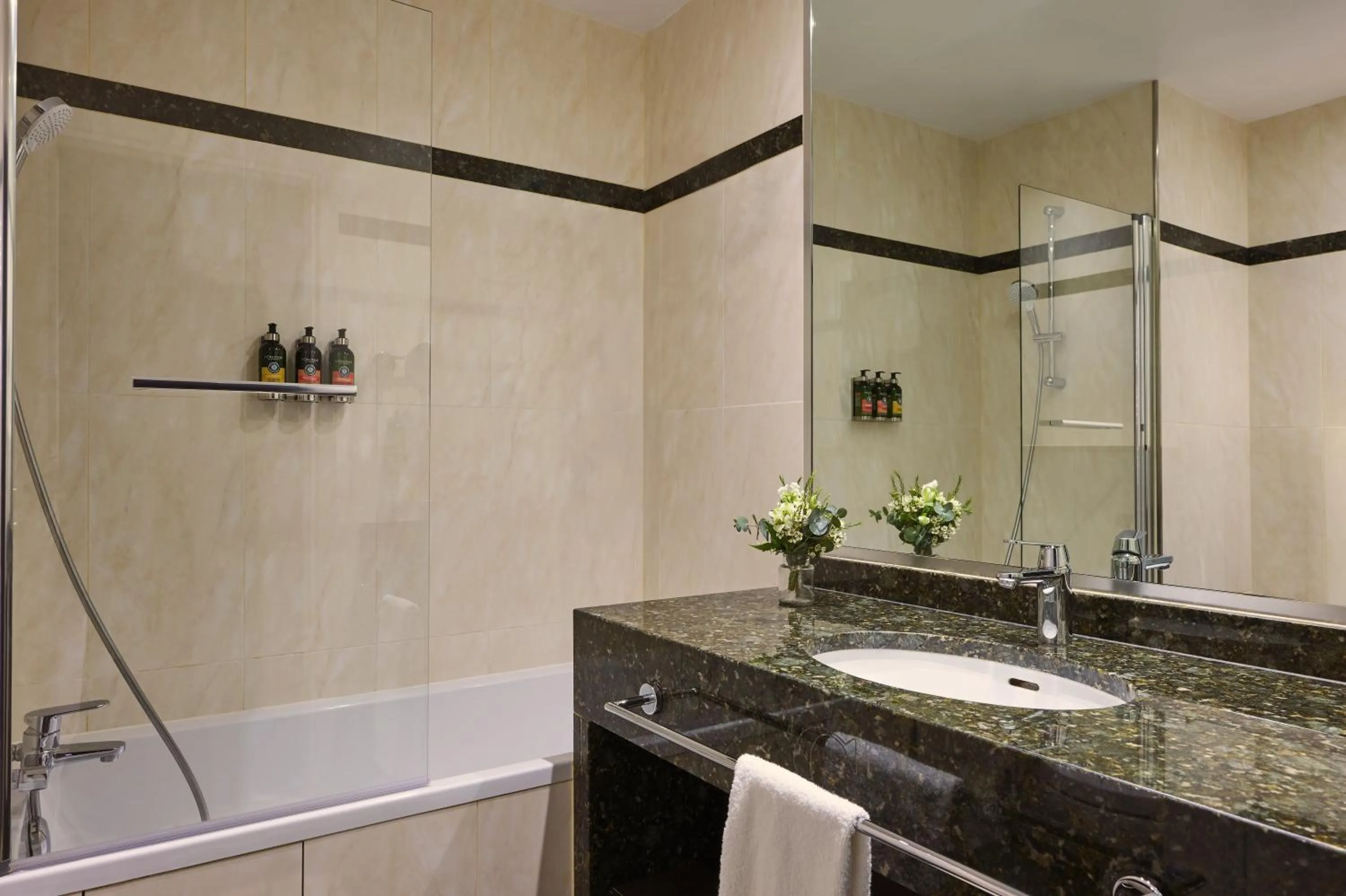 Bathroom in Fraser Suites Le Claridge Champs-Elysées