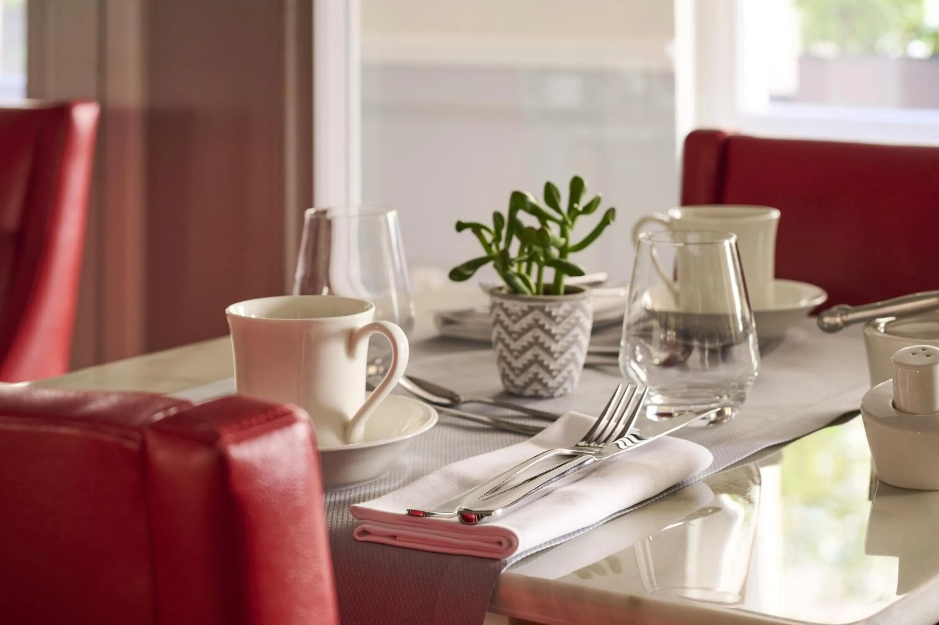 Restaurant/places to eat in Fraser Suites Le Claridge Champs-Elysées