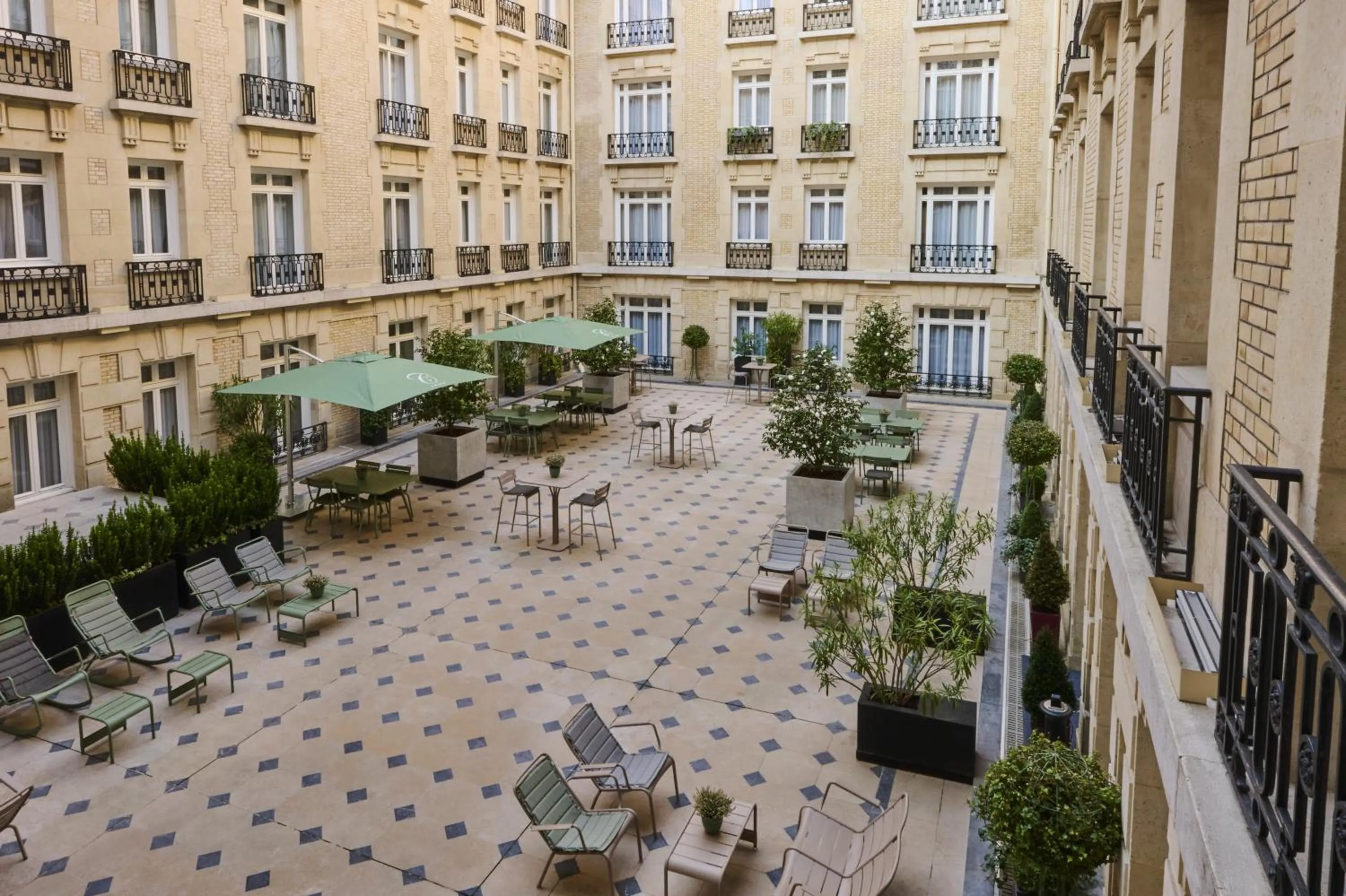 Patio in Fraser Suites Le Claridge Champs-Elysées