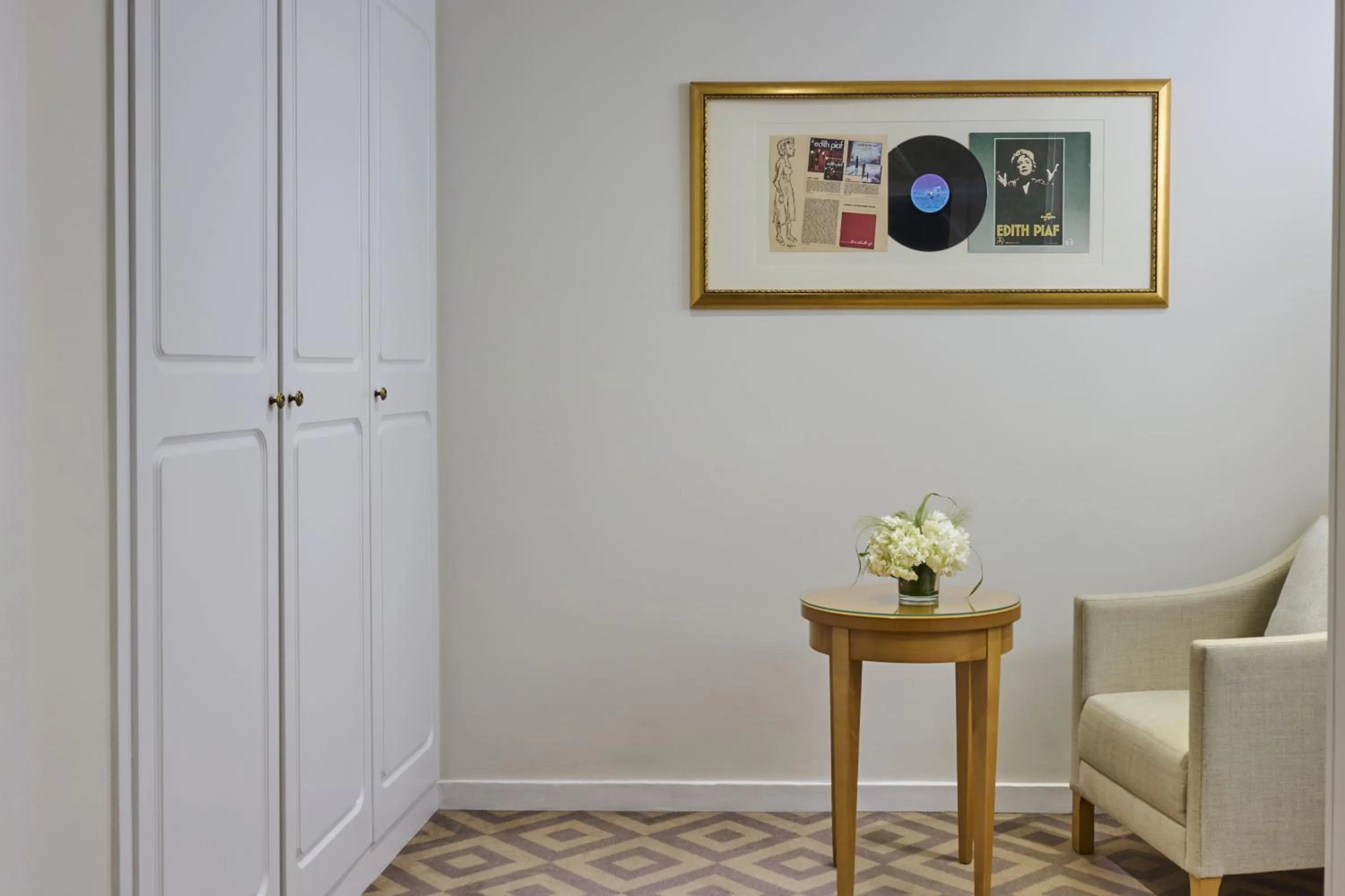 wardrobe in Fraser Suites Le Claridge Champs-Elysées