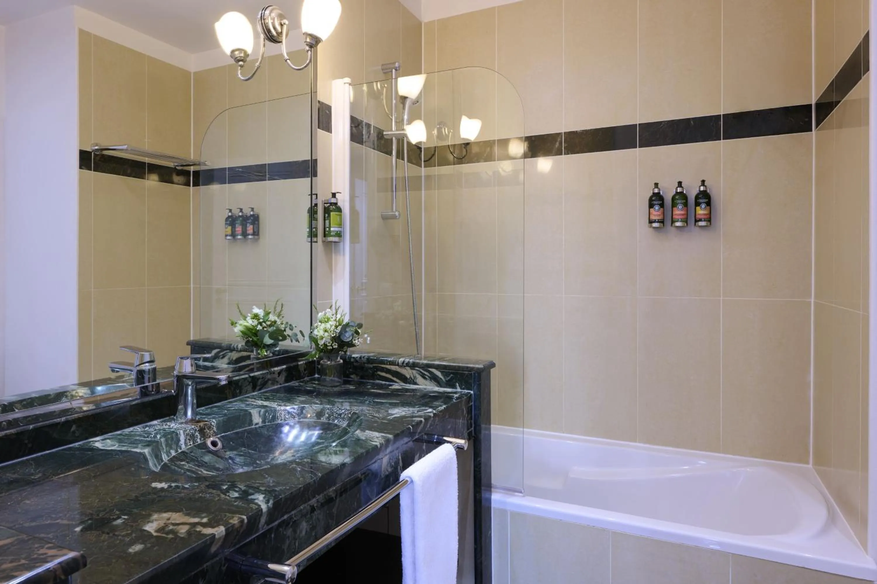 Bathroom in Fraser Suites Le Claridge Champs-Elysées