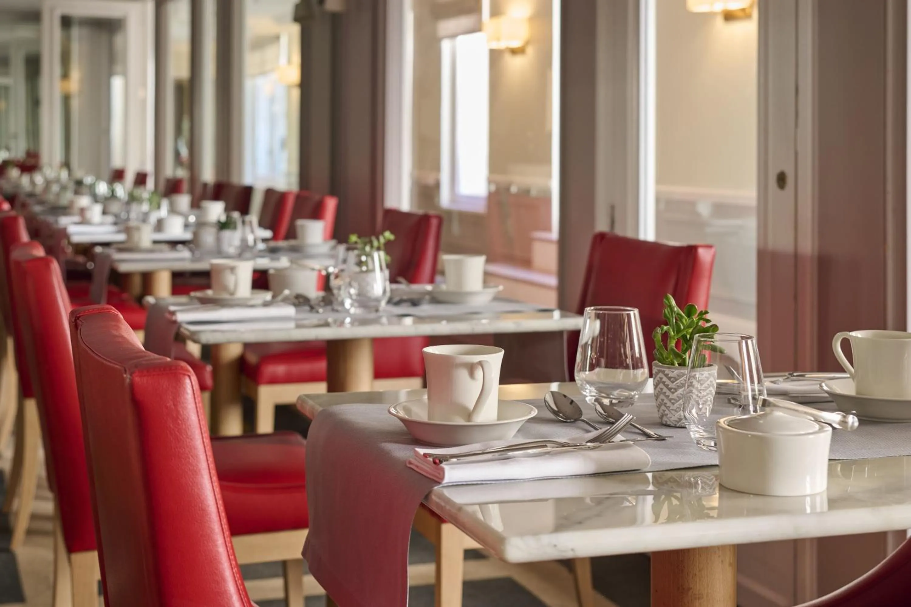 Restaurant/places to eat in Fraser Suites Le Claridge Champs-Elysées