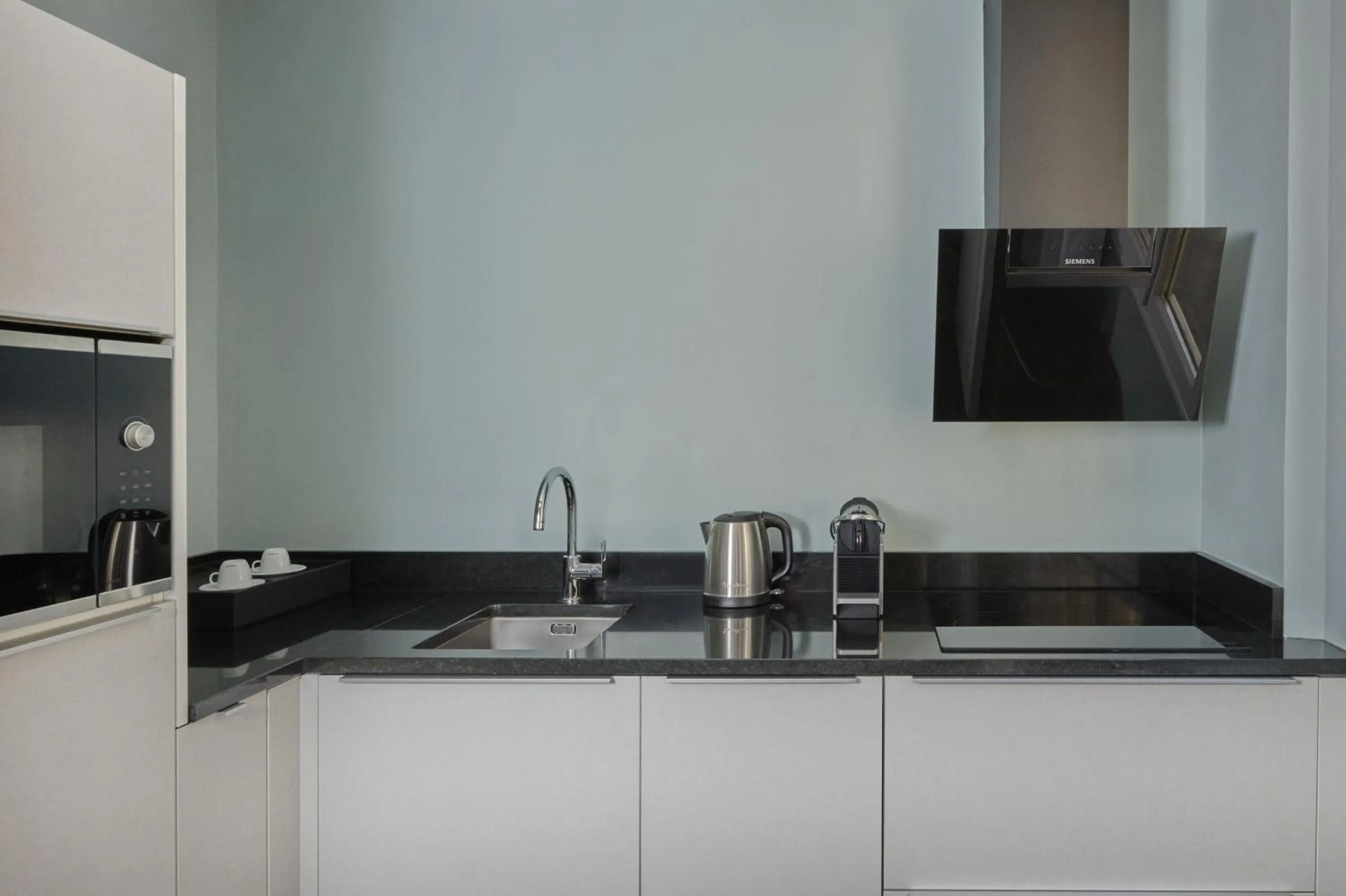 Kitchen or kitchenette in Fraser Suites Le Claridge Champs-Elysées