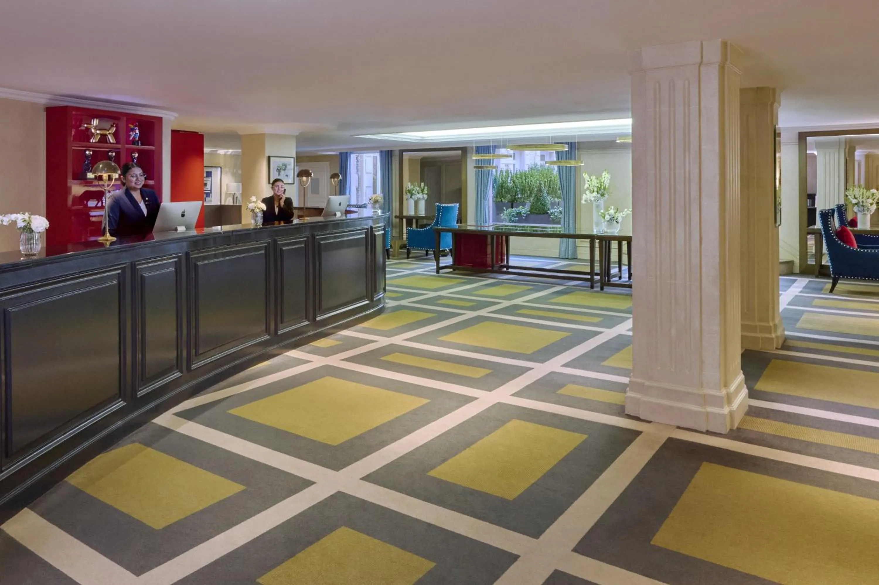 Lobby or reception in Fraser Suites Le Claridge Champs-Elysées