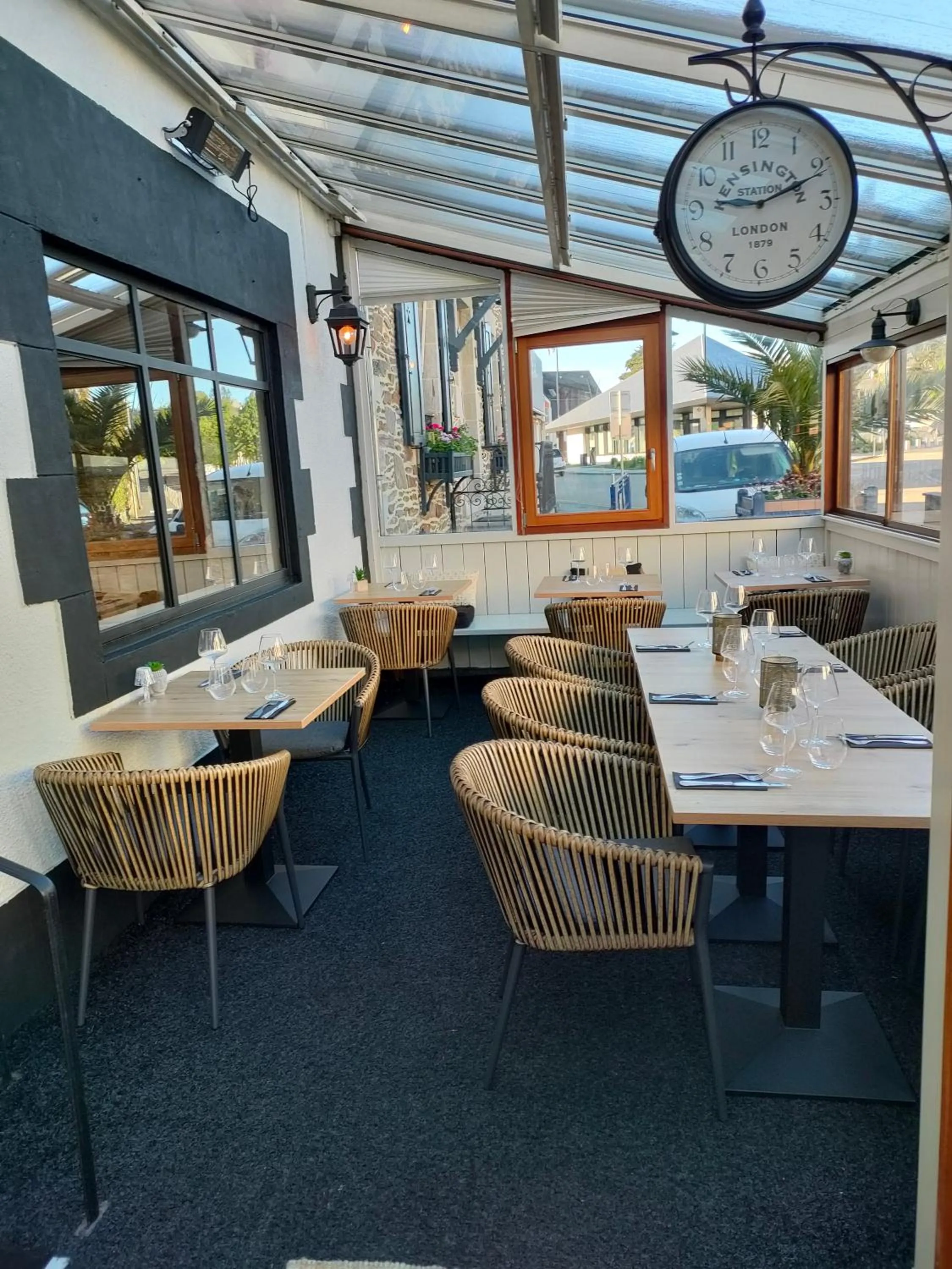 Patio in Hôtel de l'Espérance