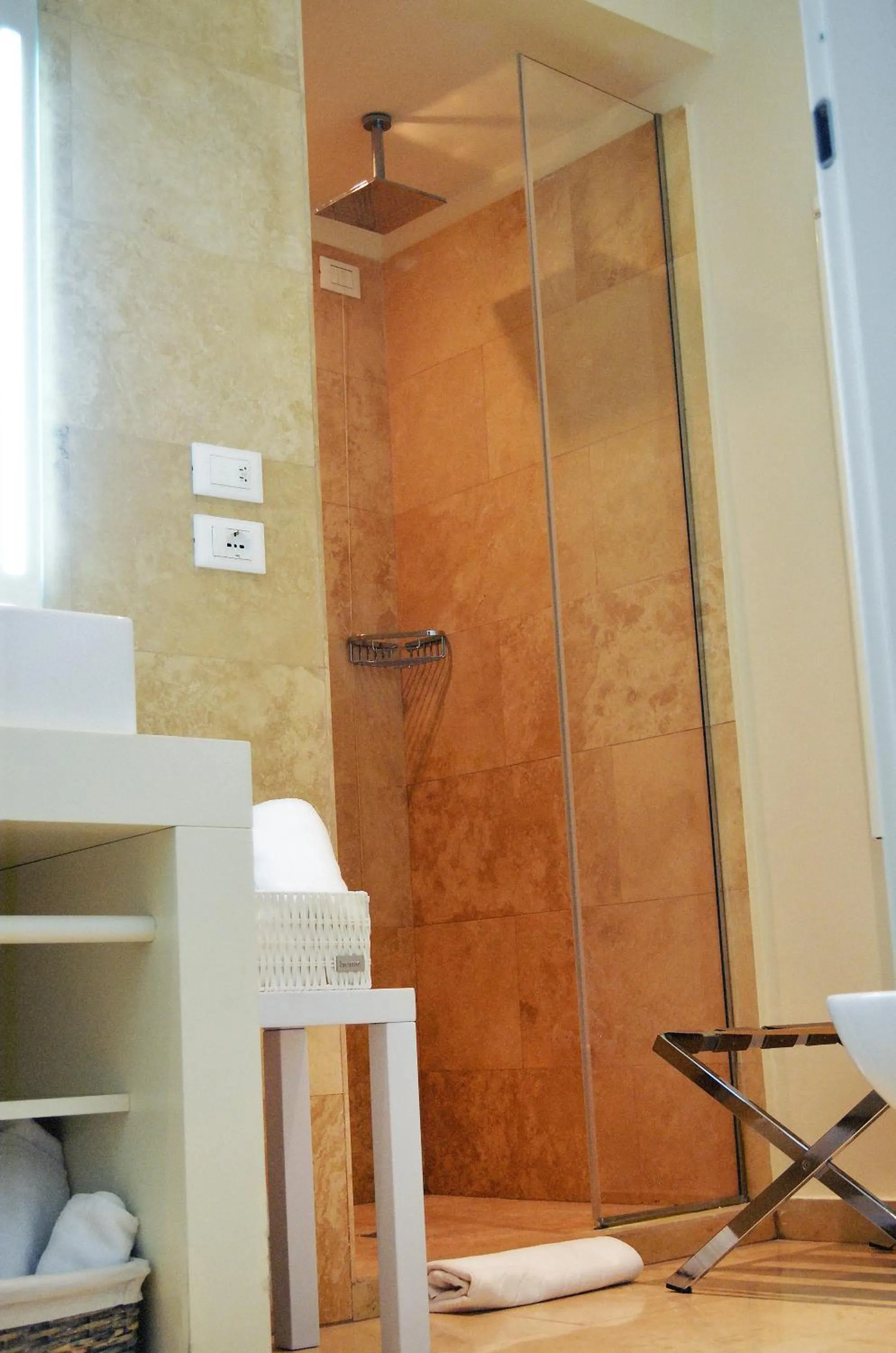 Shower in Rooms Milano Duomo