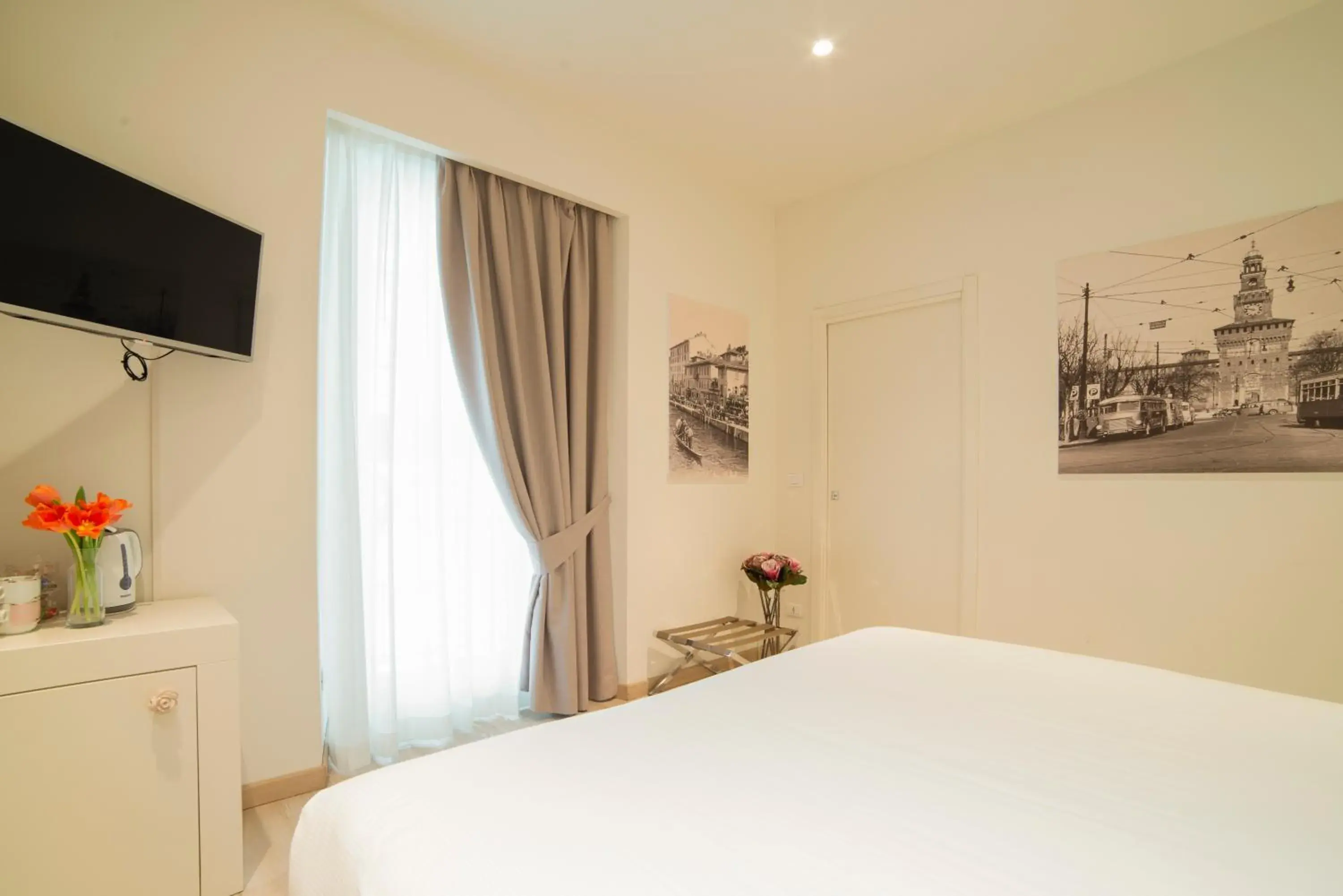 Deluxe Double Room with Balcony in Rooms Milano Duomo Deluxe Double Room with Balcony in Rooms Milano Duomo