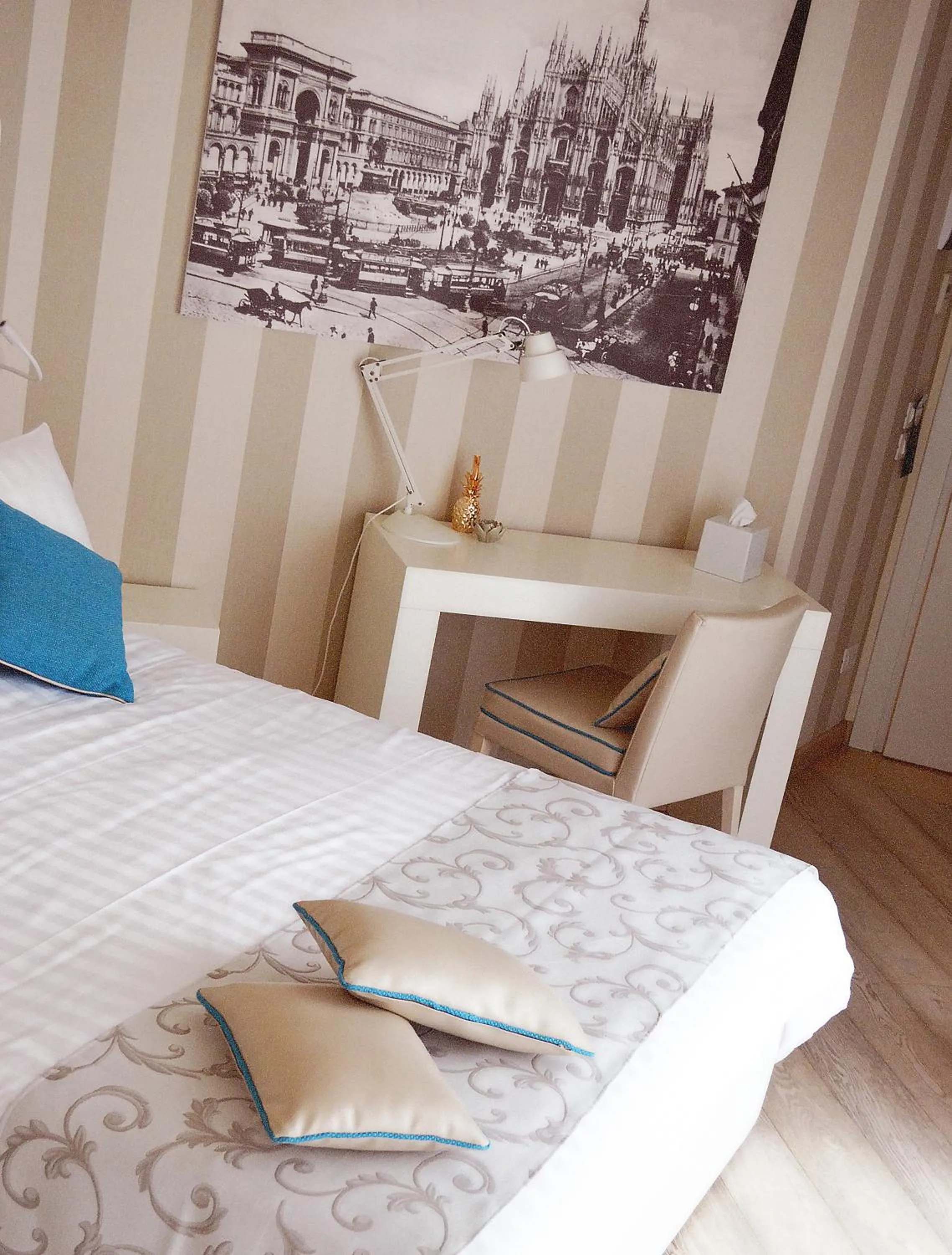 Decorative detail, Bed in Rooms Milano Duomo