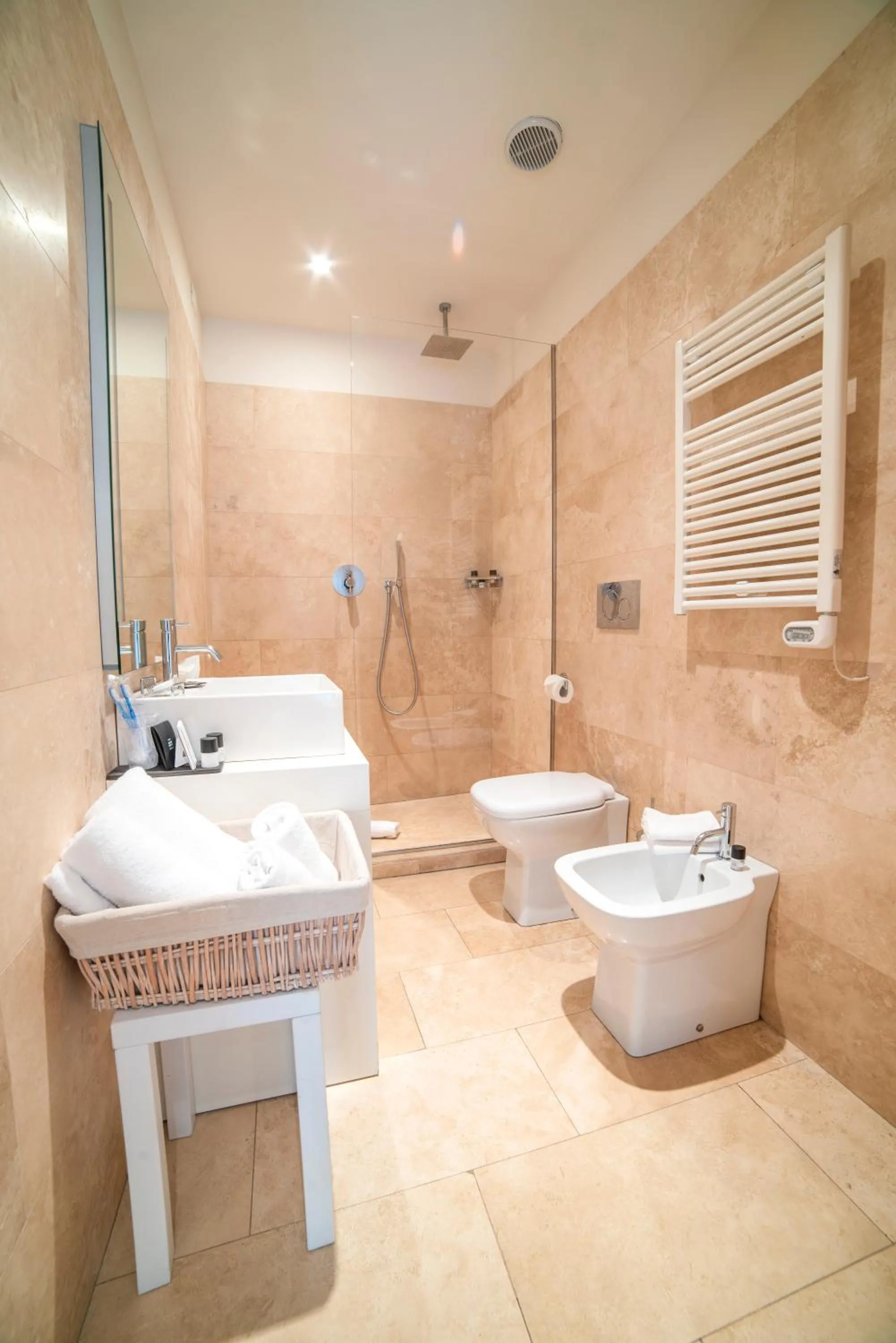 Shower in Rooms Milano Duomo